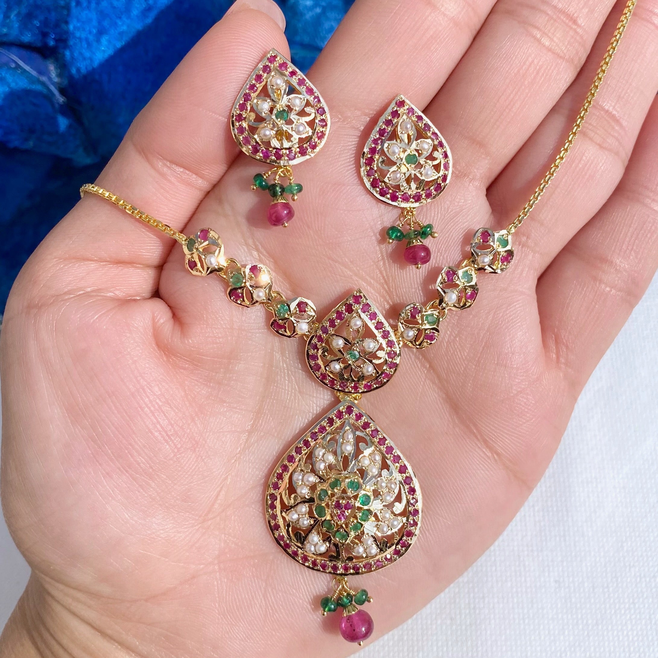 gold jewelry gifts for her