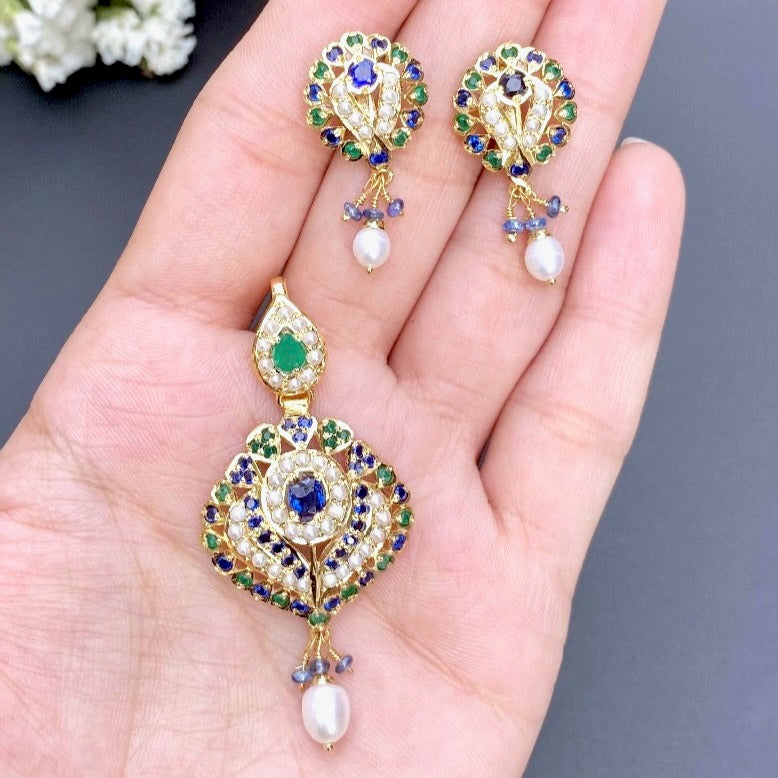 small jadau gold plated pendant set