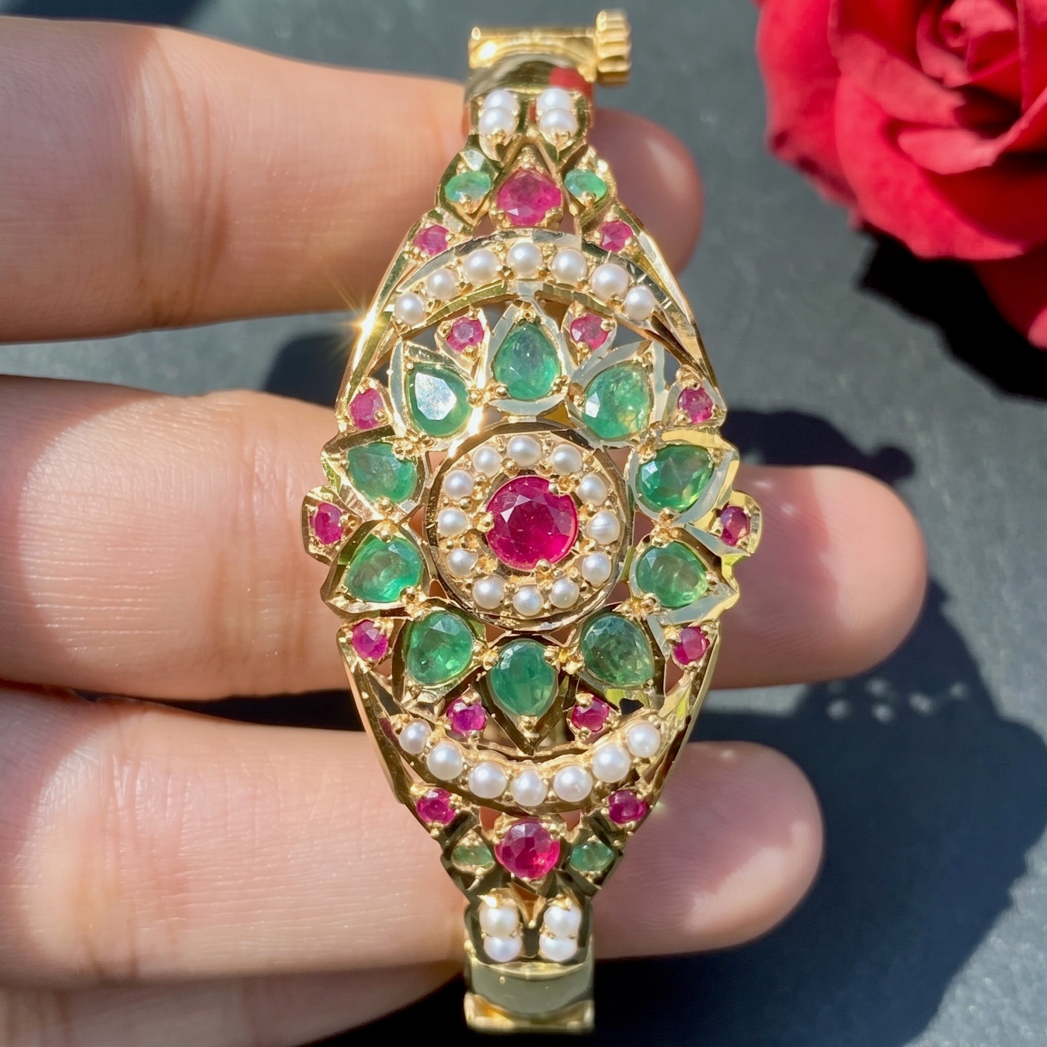 gold bracelet tanishq