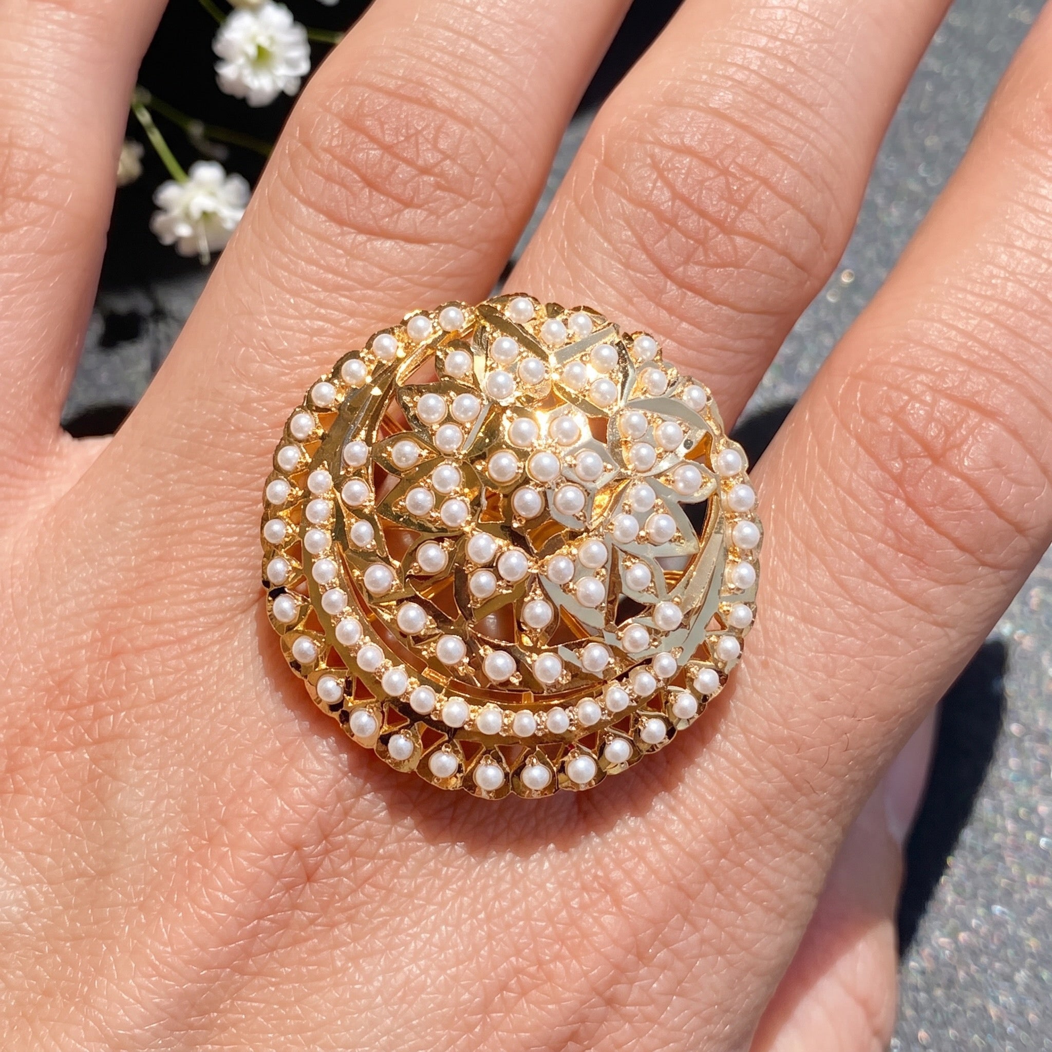 womens gold ring pearls