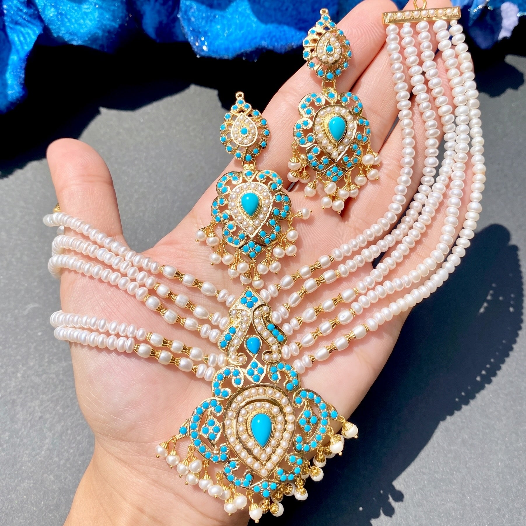 party wear gold choker set under 2 lakh