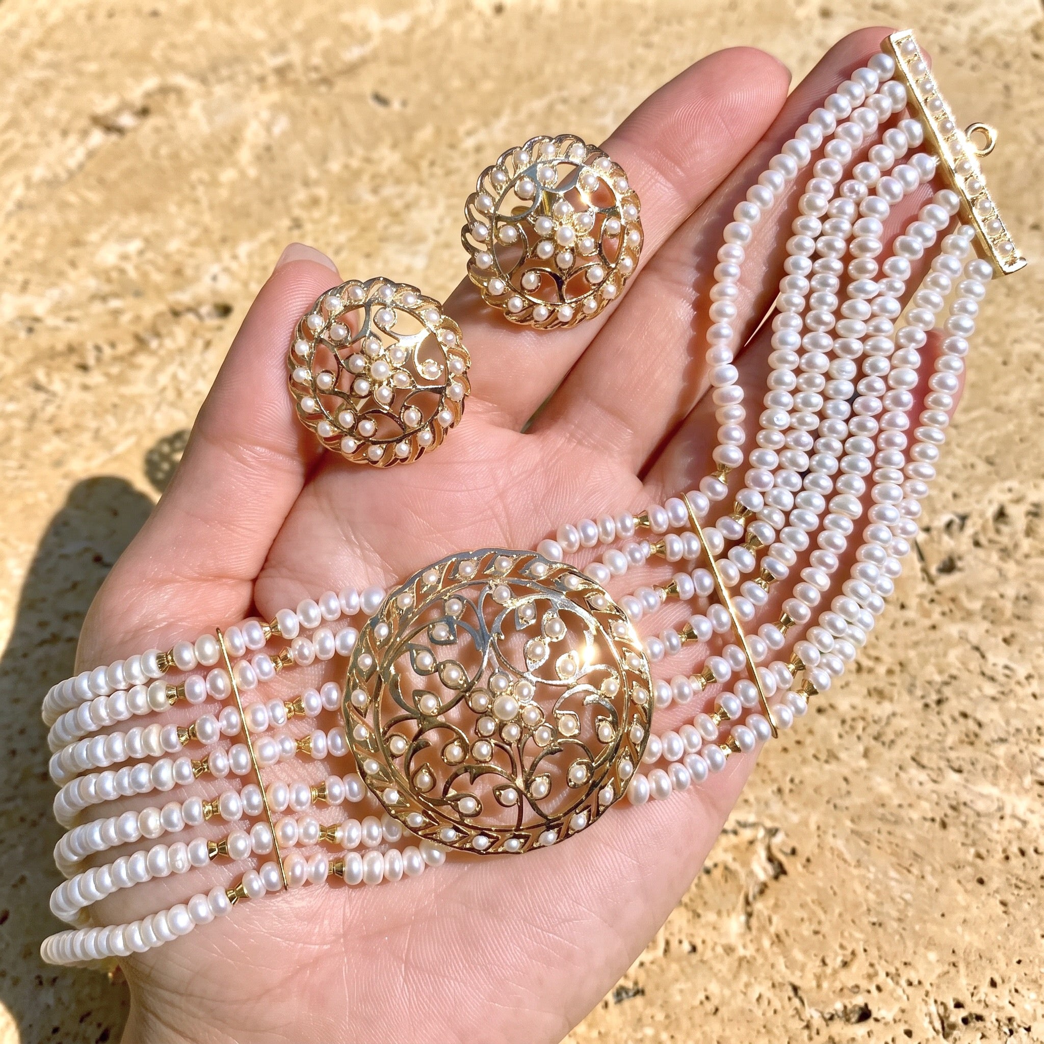 sophisticated-gold-choker.jpg
