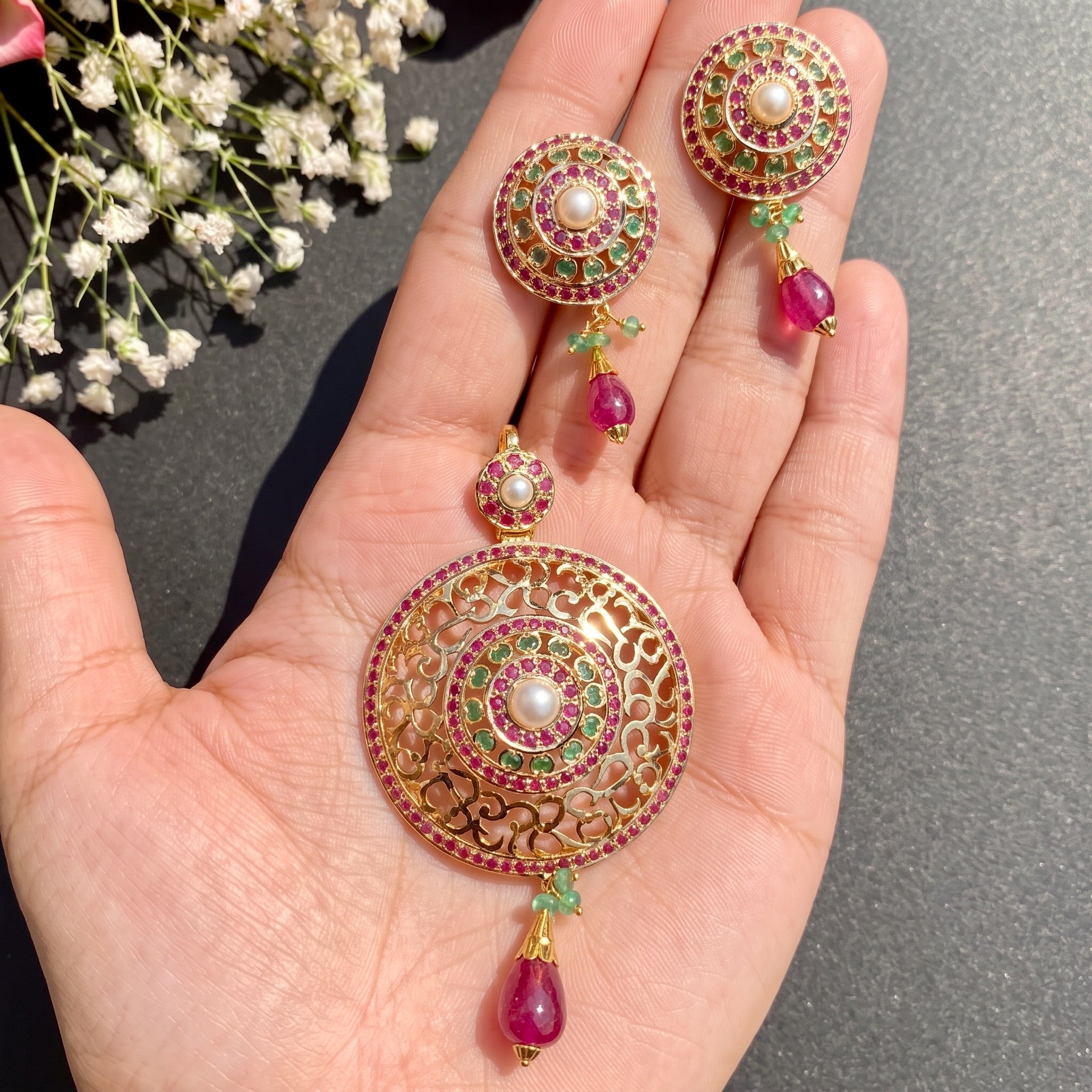 gold pendant set
