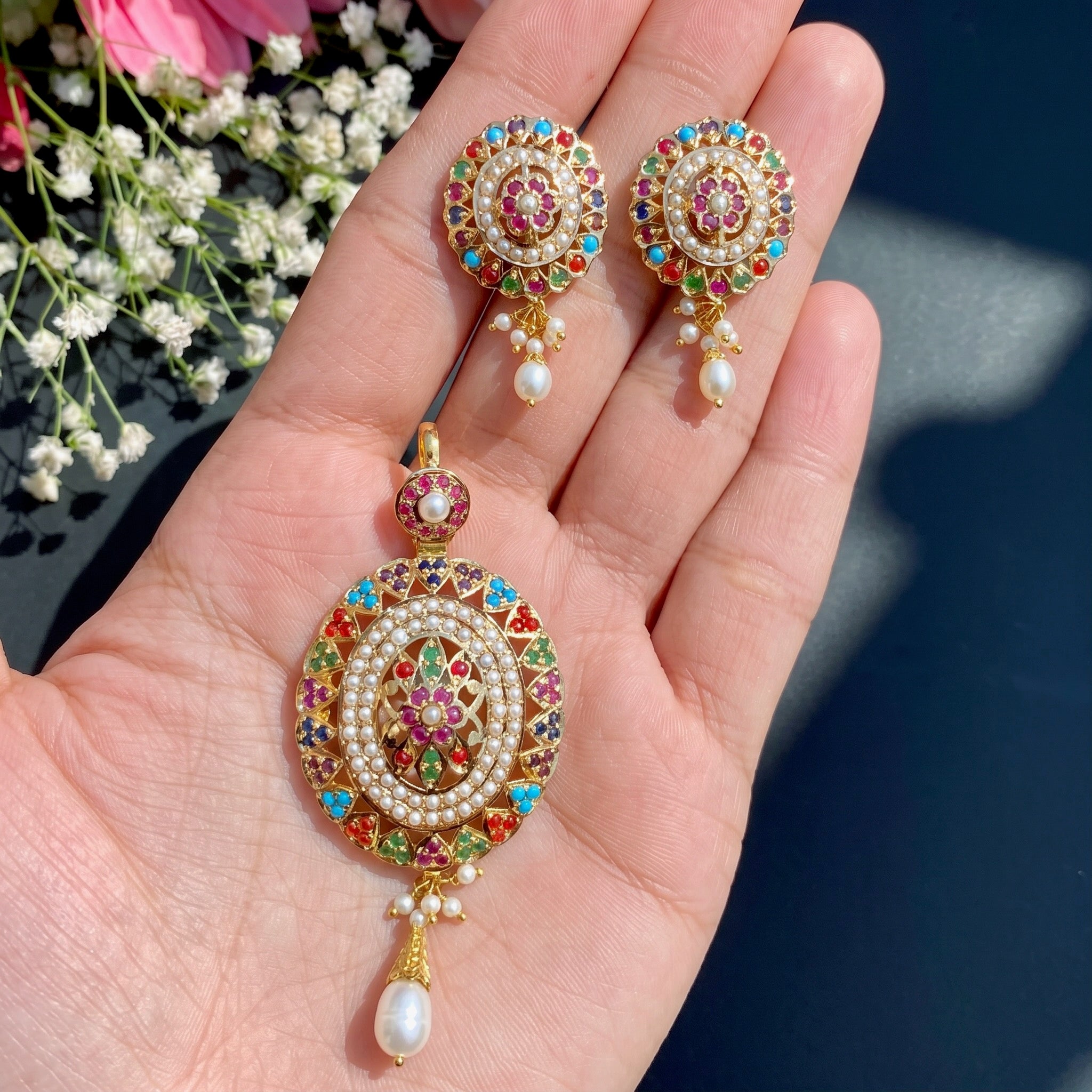rajasthani navratna pendant set in gold