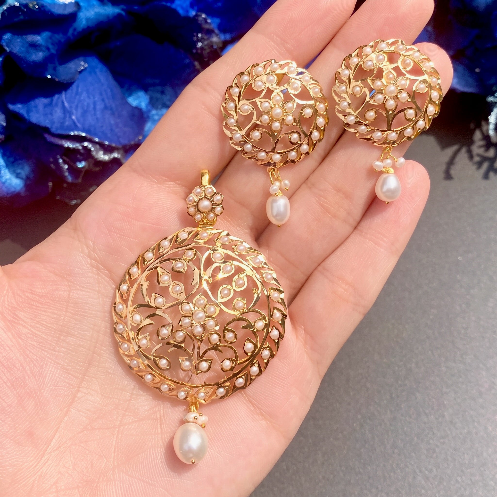 22ct gold pendant set studded with pearls in usa