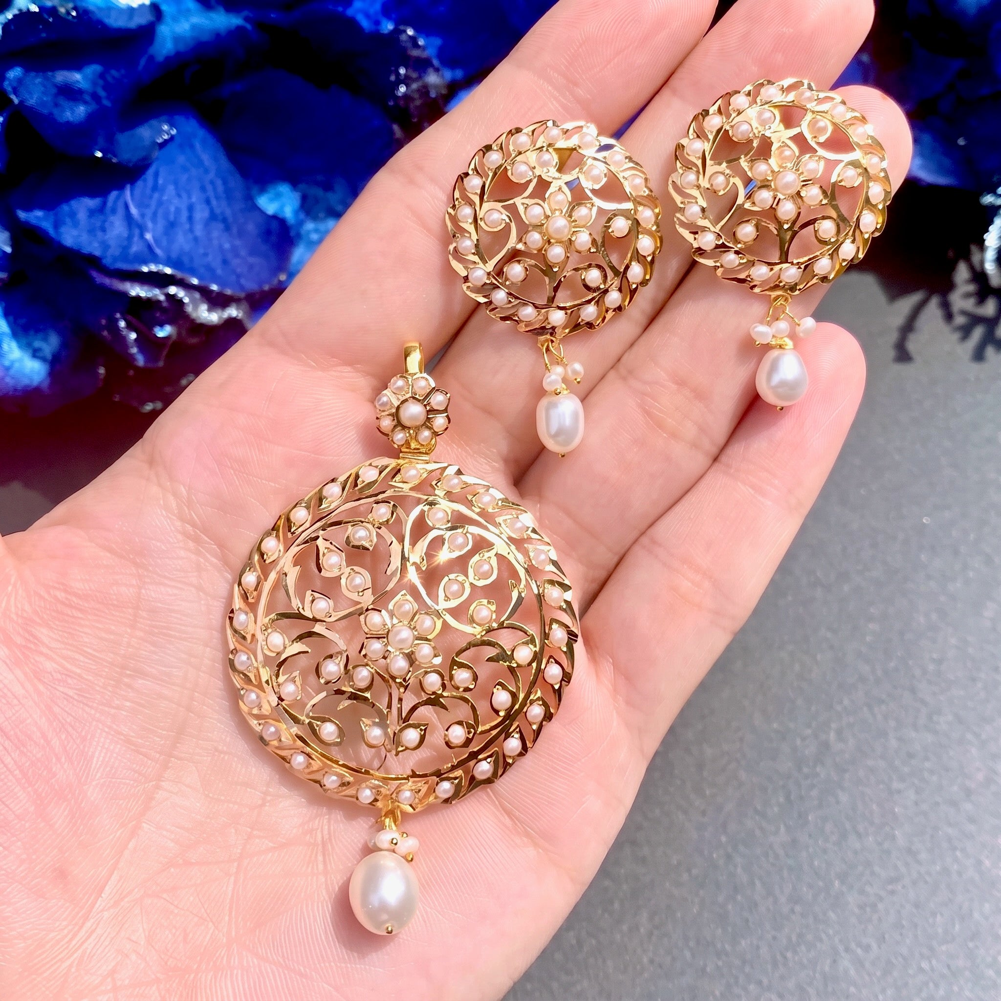 22ct gold pendant set studded with pearls in usa