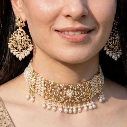 సాంప్రదాయ రాజస్థానీ యాడ్ చోకర్ సెట్ పెరల్స్ NS 062తో నింపబడి ఉంటుంది