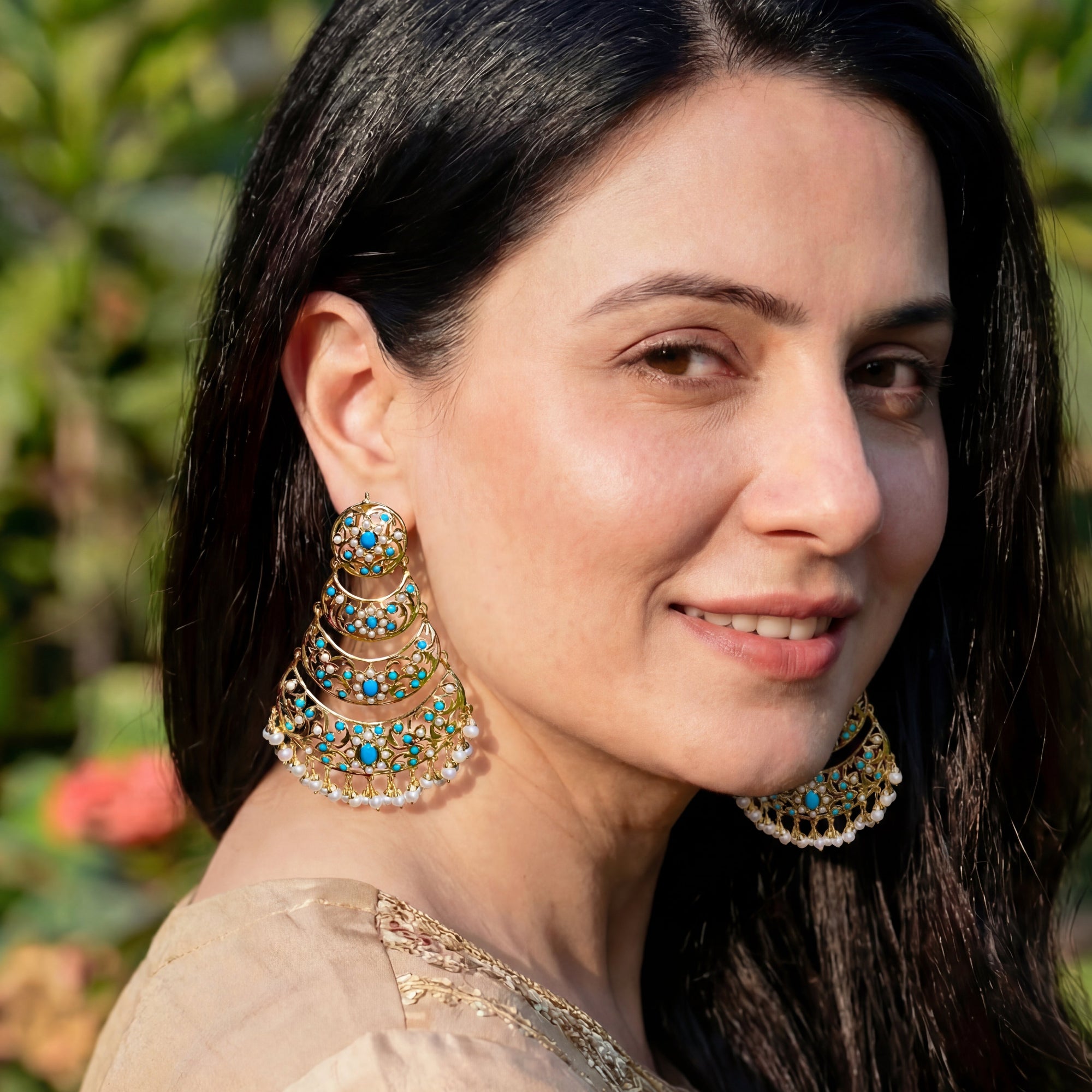 गोल्ड प्लेटेड स्टेटमेंट डैंगलर्स | मोती और फ़िरोज़ा से जड़े हुए ER 335