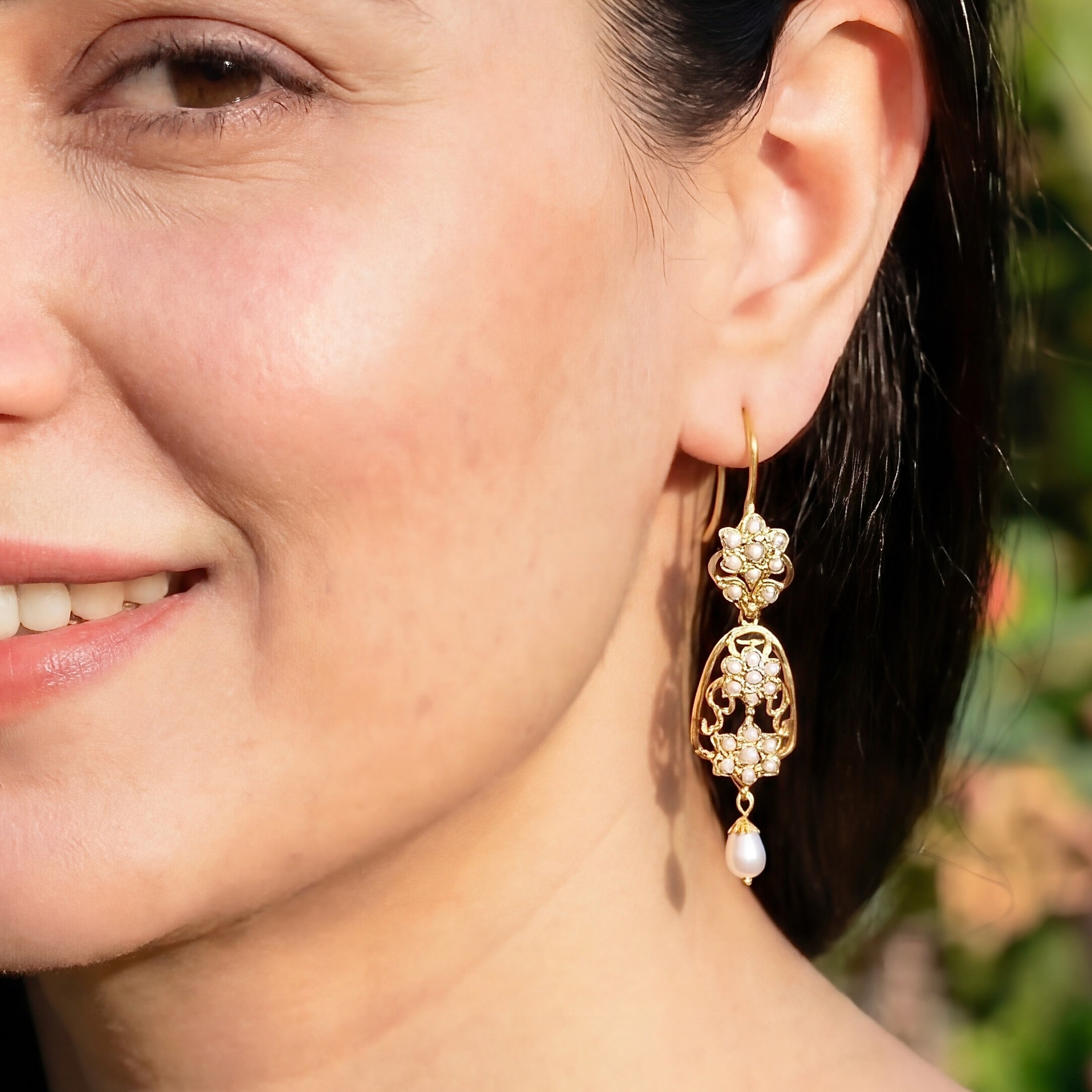 22K గోల్డ్ GER 050లో పూల పెర్ల్ చెవిపోగులు