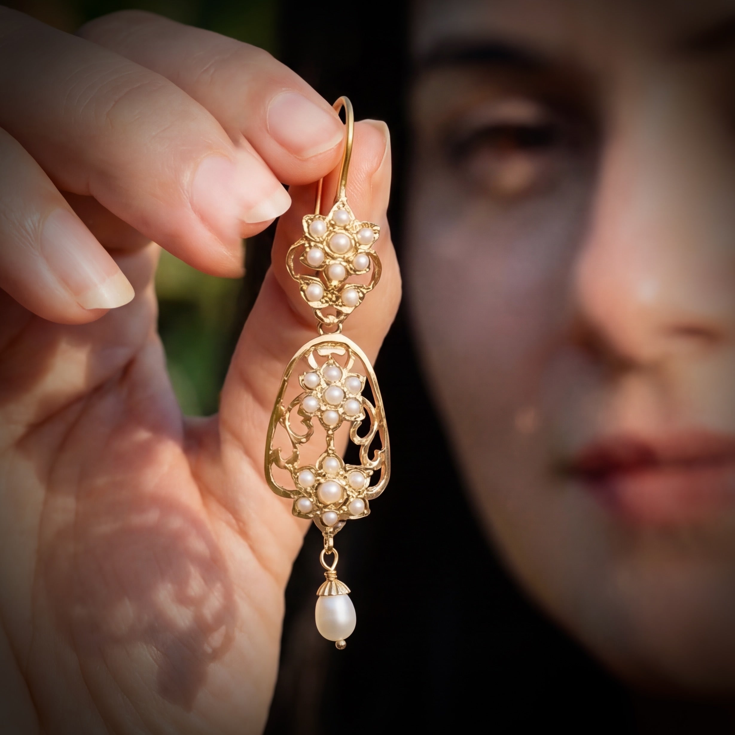 22K सोने में पुष्प मोती बालियां GER 050