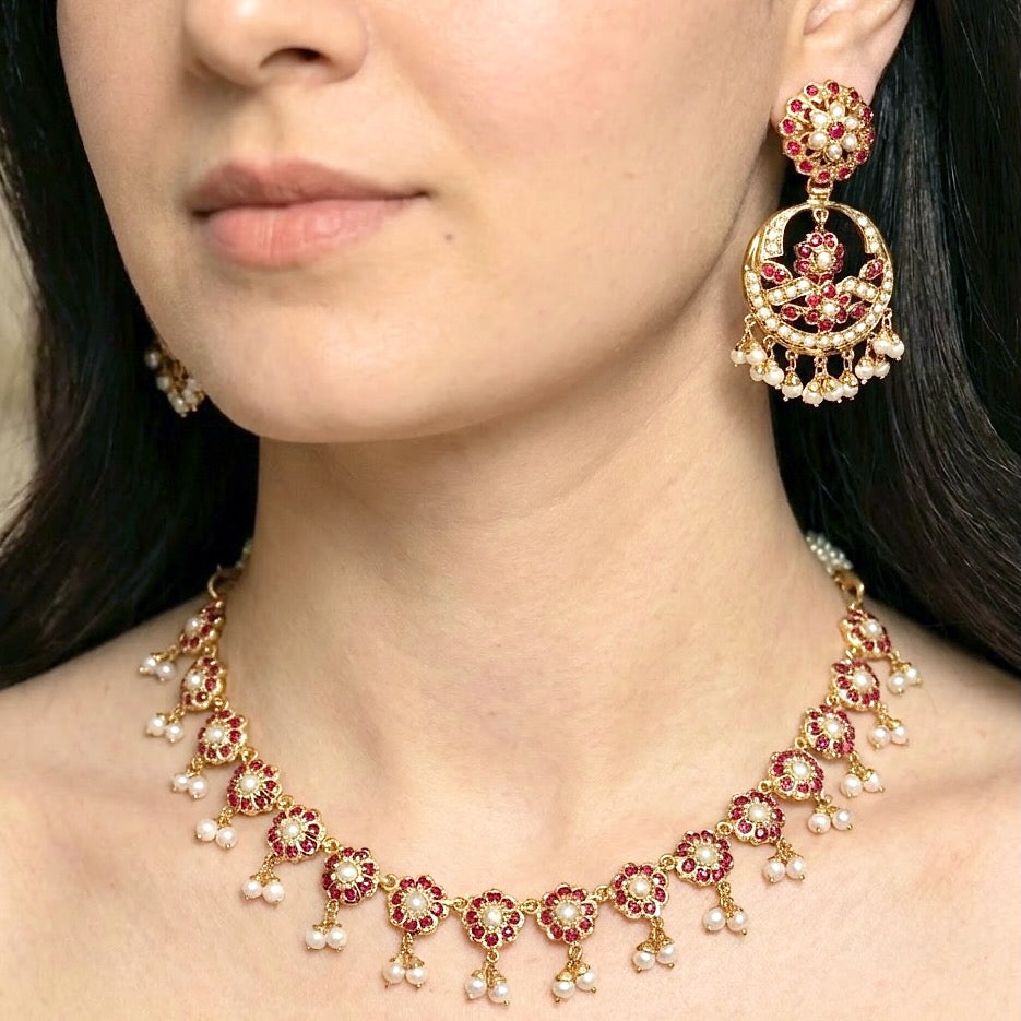 చంద్బాలీ చెవిపోగులతో కూడిన సున్నితమైన రూబీ నెక్లెస్ | బంగారు పూతతో వెండి NS 289