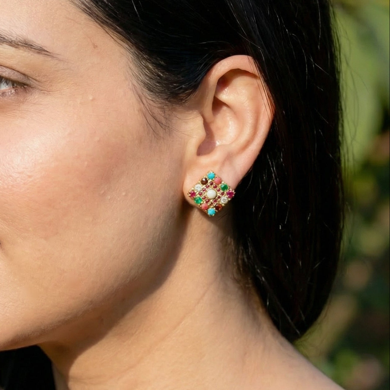 బంగారు పూత పూసిన నవరత్తన్ జదౌ స్టడ్ చెవిపోగులు ER 302