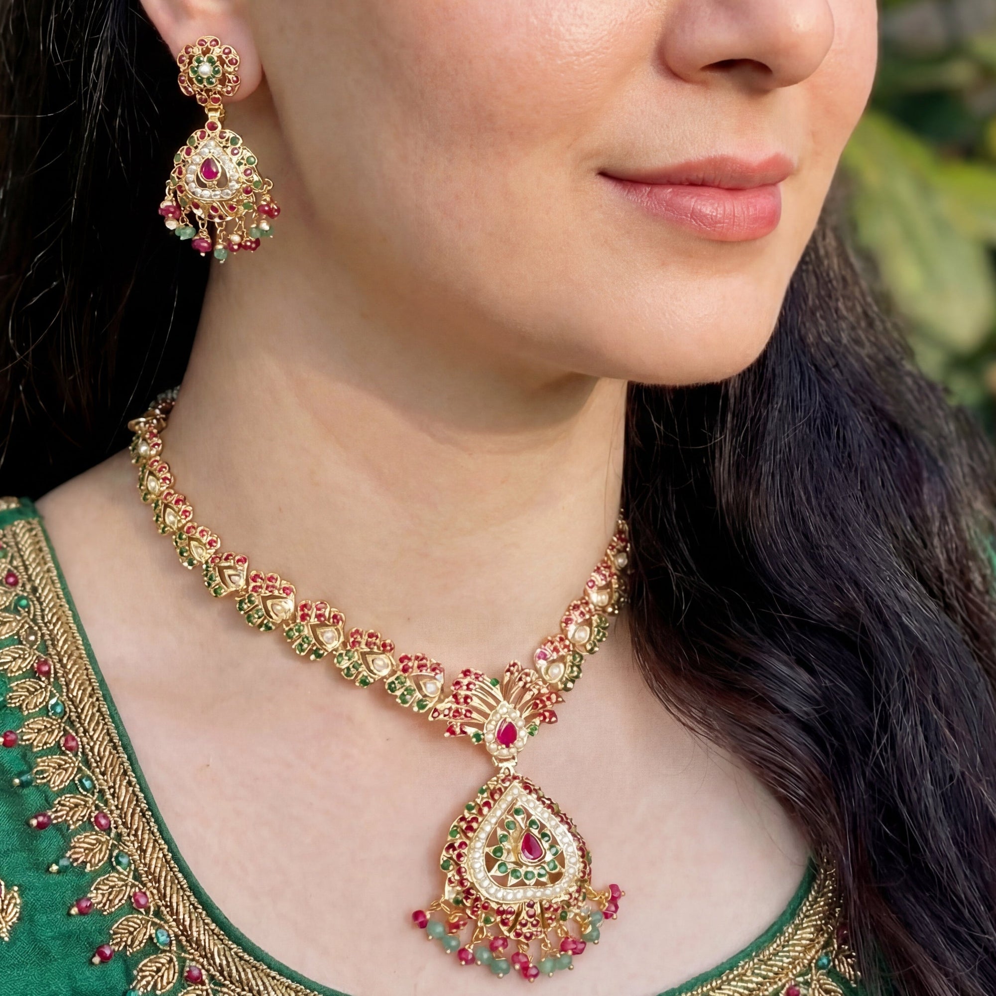 गोल्ड प्लेटेड जड़ाऊ नेकलेस सेट | असली सोने जैसा फ़िनिश | 925 सिल्वर बेस NS 181