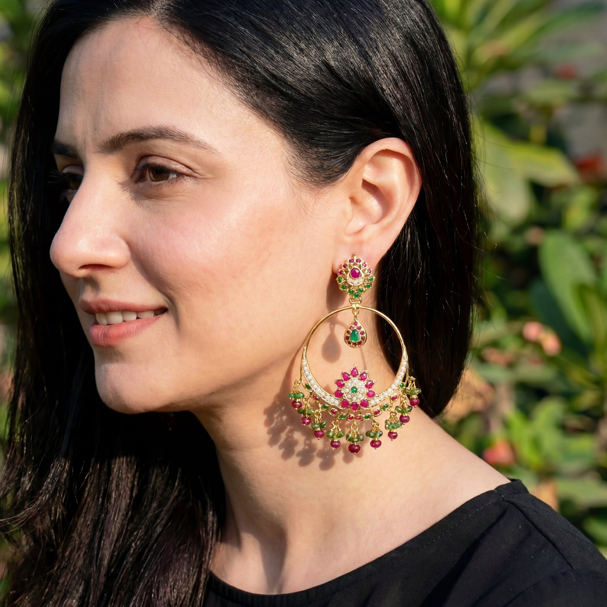 పెద్ద చంద్బాలీ చెవిపోగులు | రూబీ-ఎమరల్ కాంబినేషన్ | 925 స్టెర్లింగ్ సిల్వర్ గోల్డ్ ప్లేటెడ్ ER 048