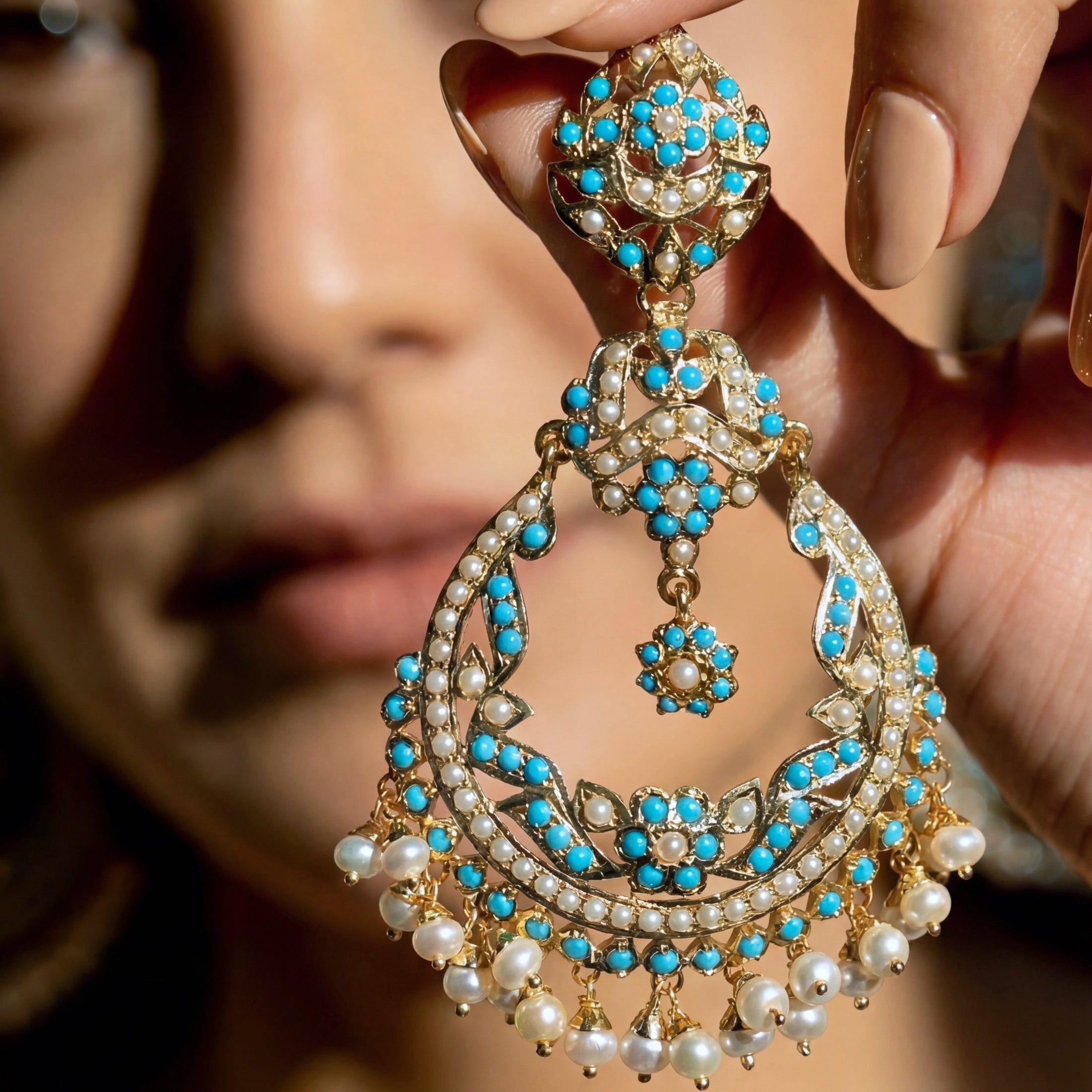 ప్రకటన ముత్యం-మణి జదౌ చంద్బాలీ చెవిపోగులు | 925 వెండి ER 169పై బంగారం పూత పూయబడింది