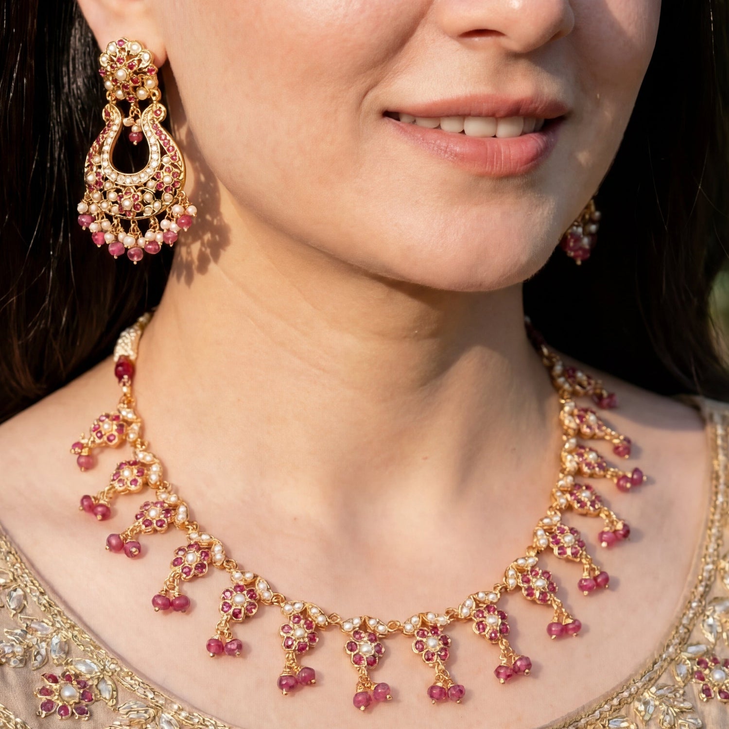 नाज़ुक रूबी हार | चांदबाली स्टाइल इयररिंग्स के साथ | गोल्ड प्लेटेड ज्वेलरी NS 240