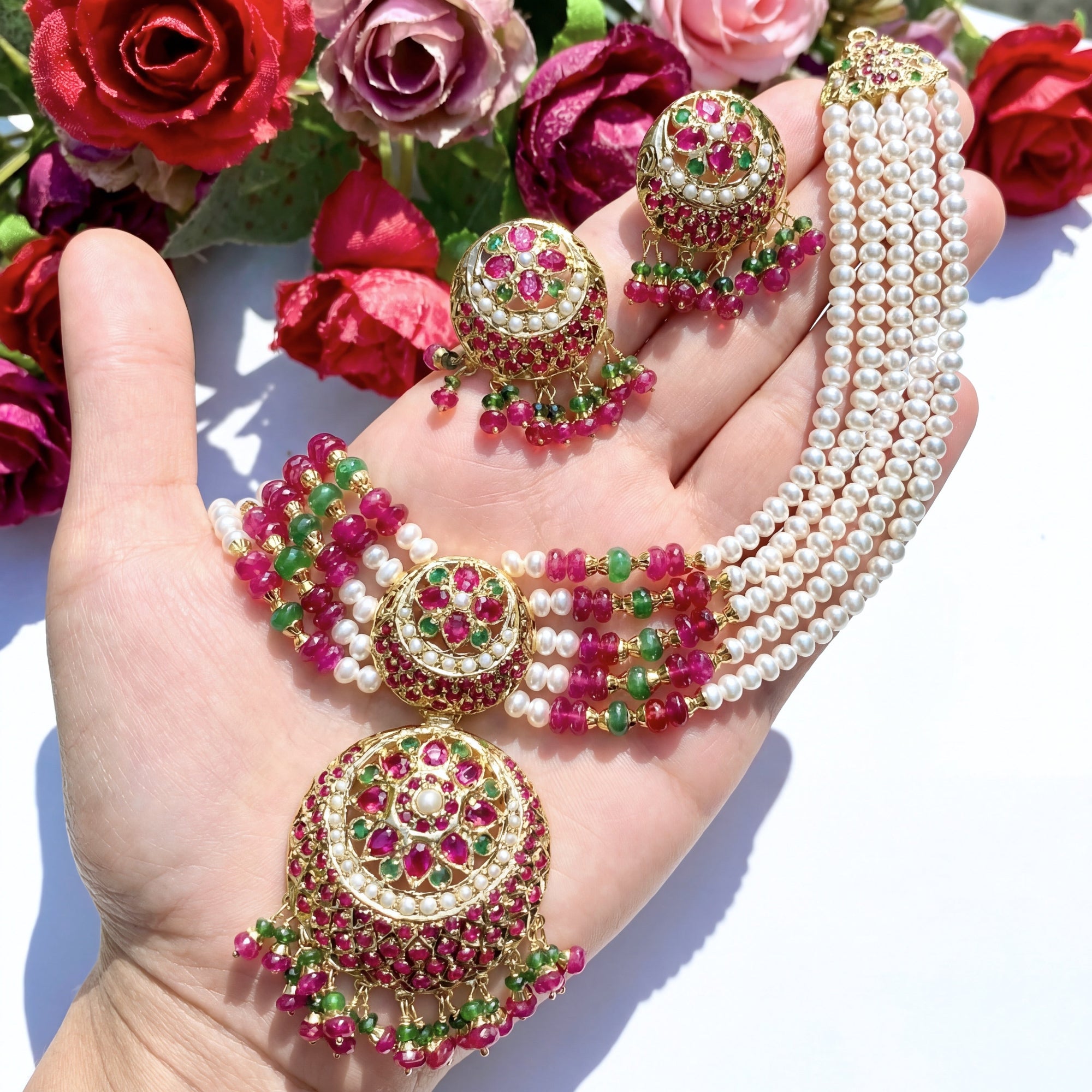 जड़ाऊ चोकर सेट | स्टर्लिंग सिल्वर पर सोना चढ़ाया हुआ | ताजे पानी के मोती NS 144