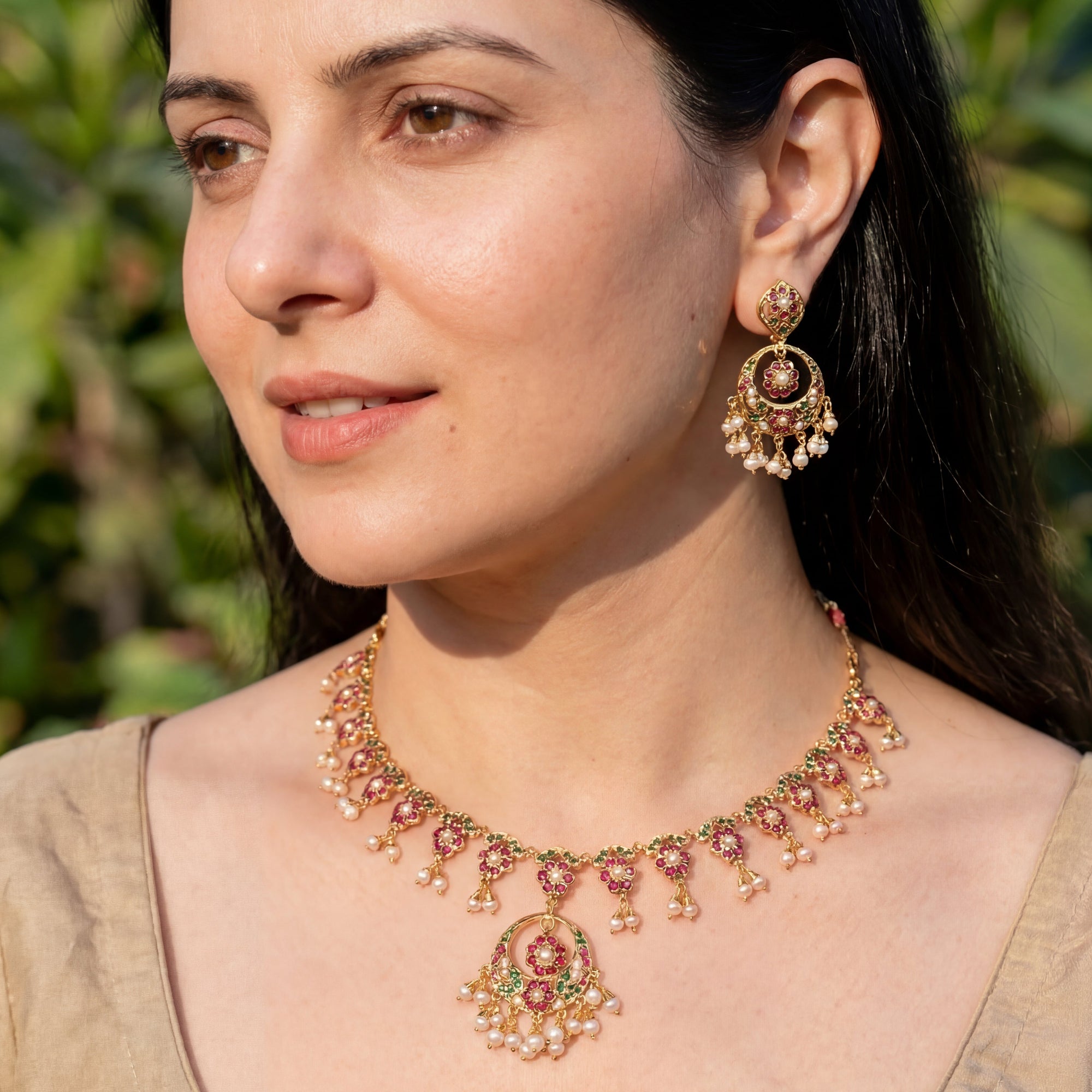 చాంద్బాలీ చెవిపోగులు NS 491తో సున్నితమైన లాకెట్టు నెక్లెస్