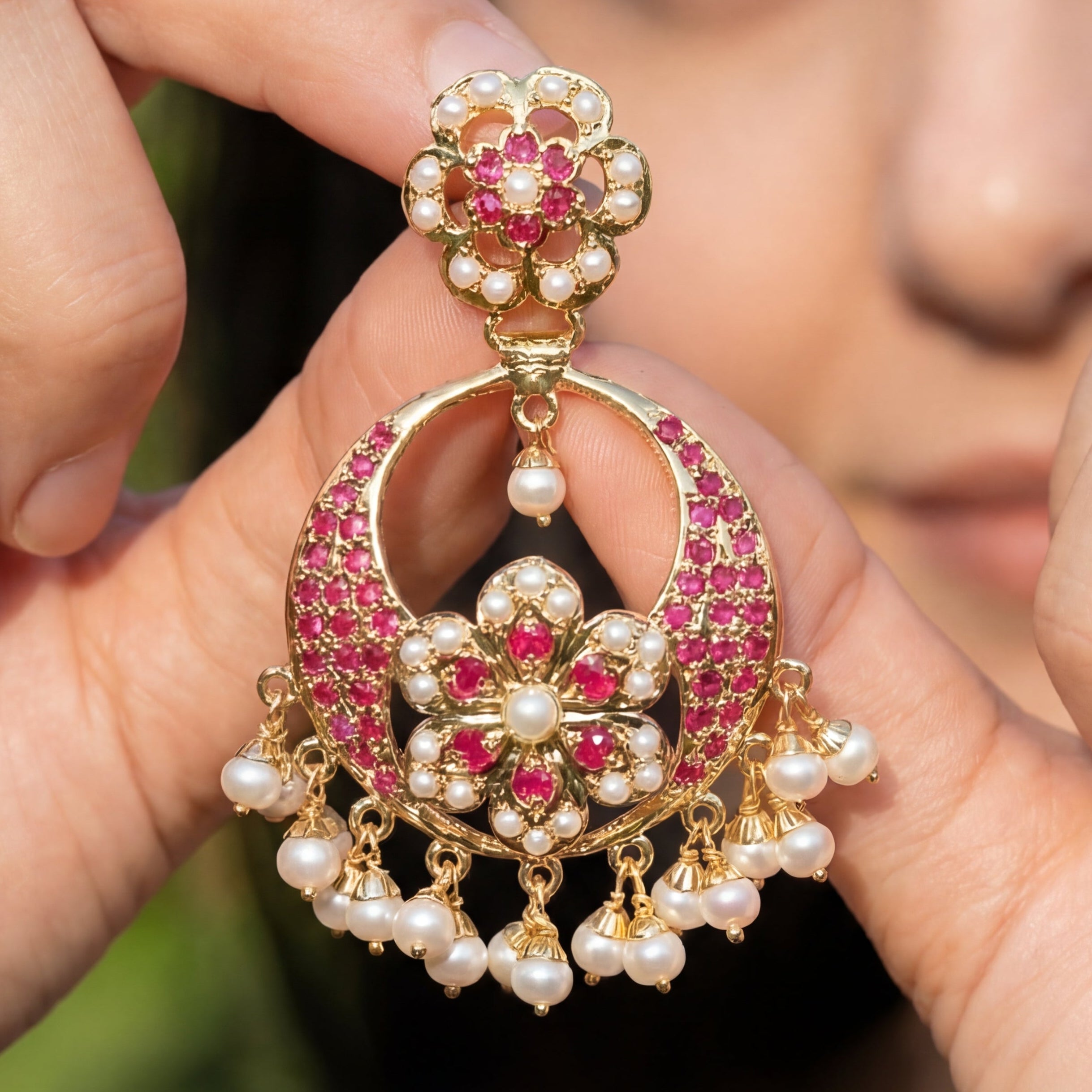 चाँदबाली / बृजबाला इयररिंग सिल्वर में 22K गोल्ड प्लेटेड रूबी और मोती से जड़ी ER 439