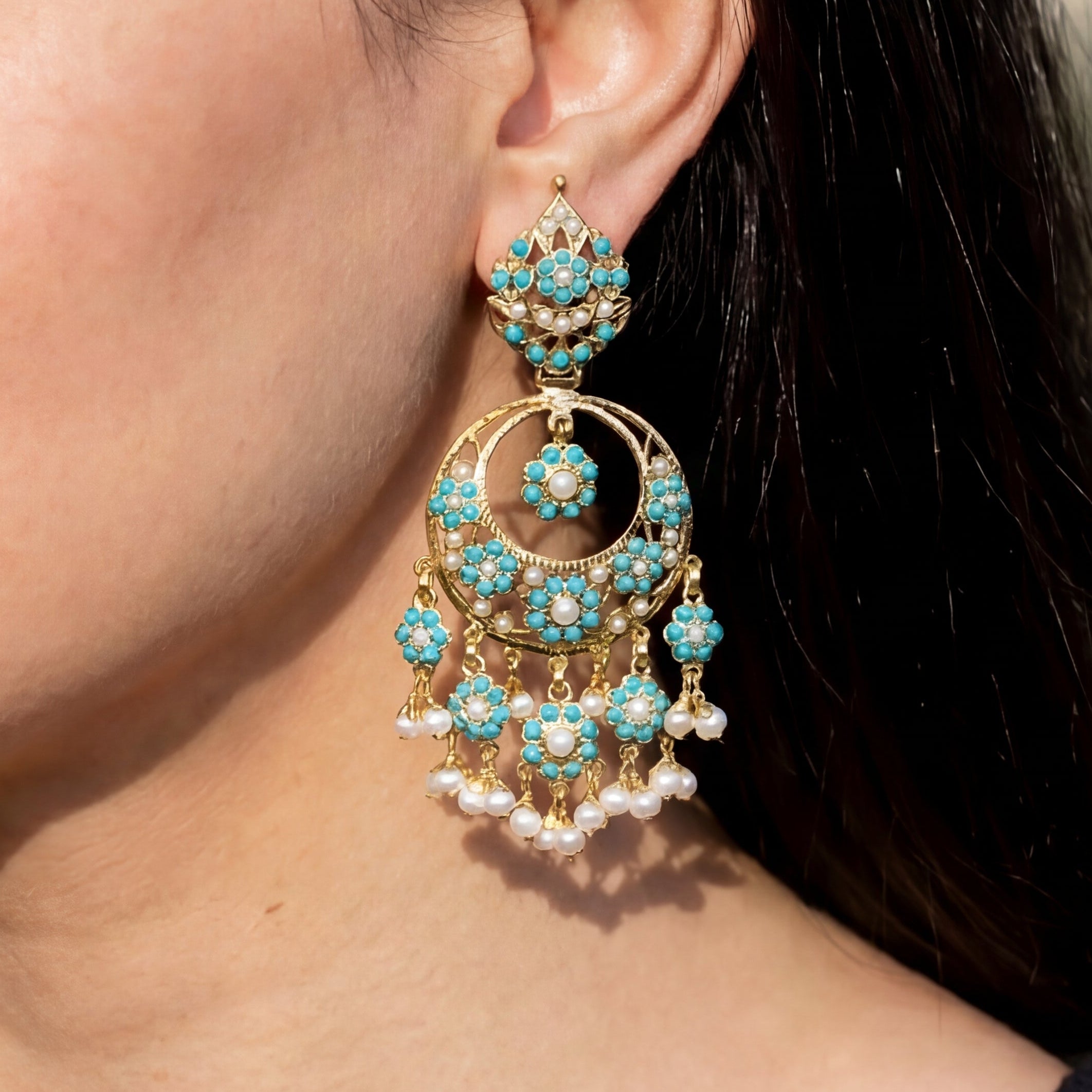 పొడవాటి టర్కోయిస్ చంద్బాలీ చెవిపోగులు | 925 బంగారు పూతతో వెండి ER 361