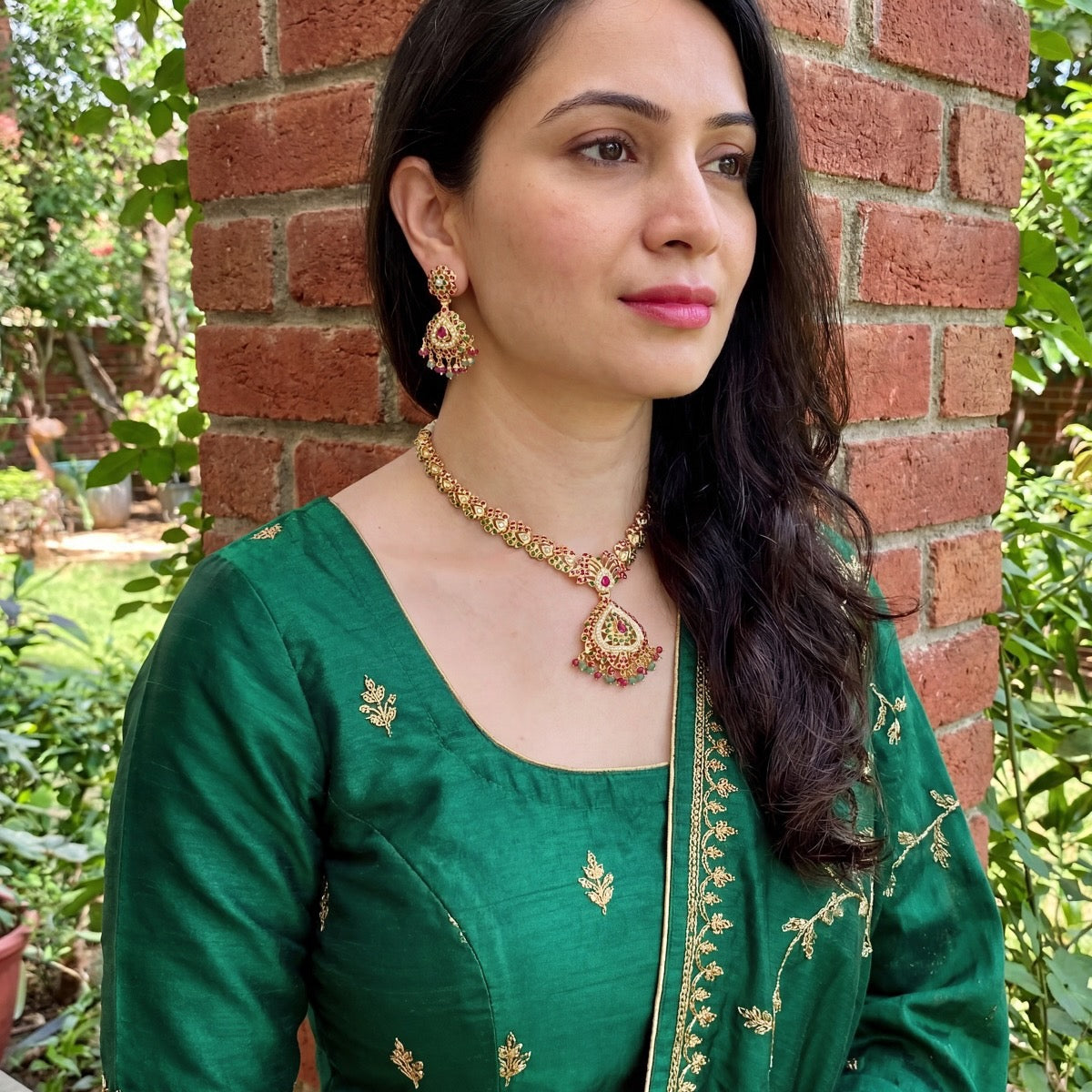 गोल्ड प्लेटेड जड़ाऊ नेकलेस सेट | असली सोने जैसा फ़िनिश | 925 सिल्वर बेस NS 181