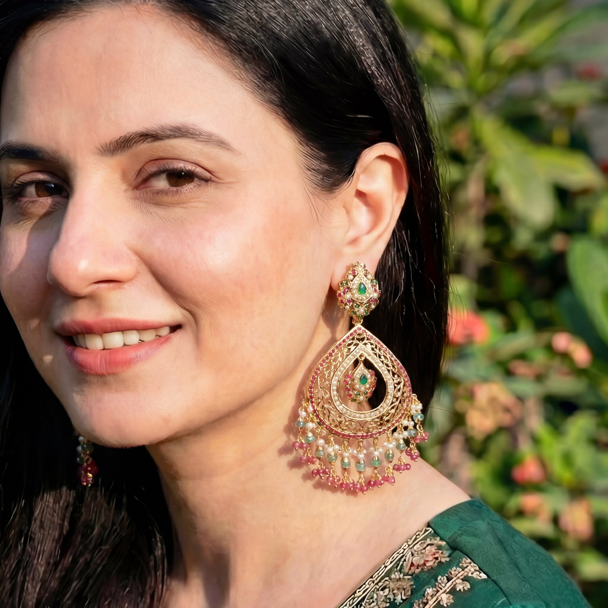 డ్రాప్ షేప్డ్ ఓవర్సైజ్డ్ చంద్బాలీ చెవిపోగులు | 925 స్టెర్లింగ్ సిల్వర్ గోల్డ్ ప్లేటెడ్ ER 540