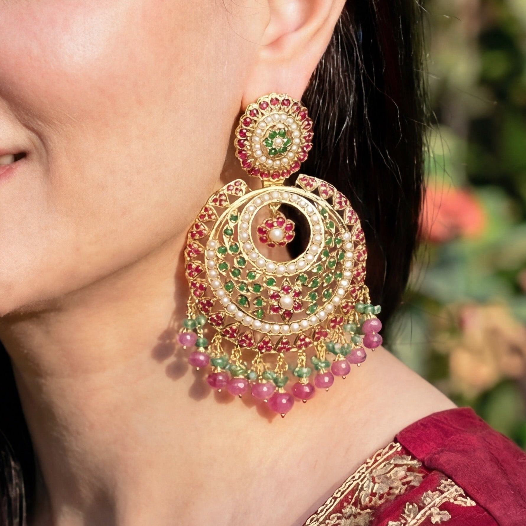 गोल्ड प्लेटेड रूबी एमरल्ड पर्ल चांदबाली इयररिंग सिल्वर ER 216A में