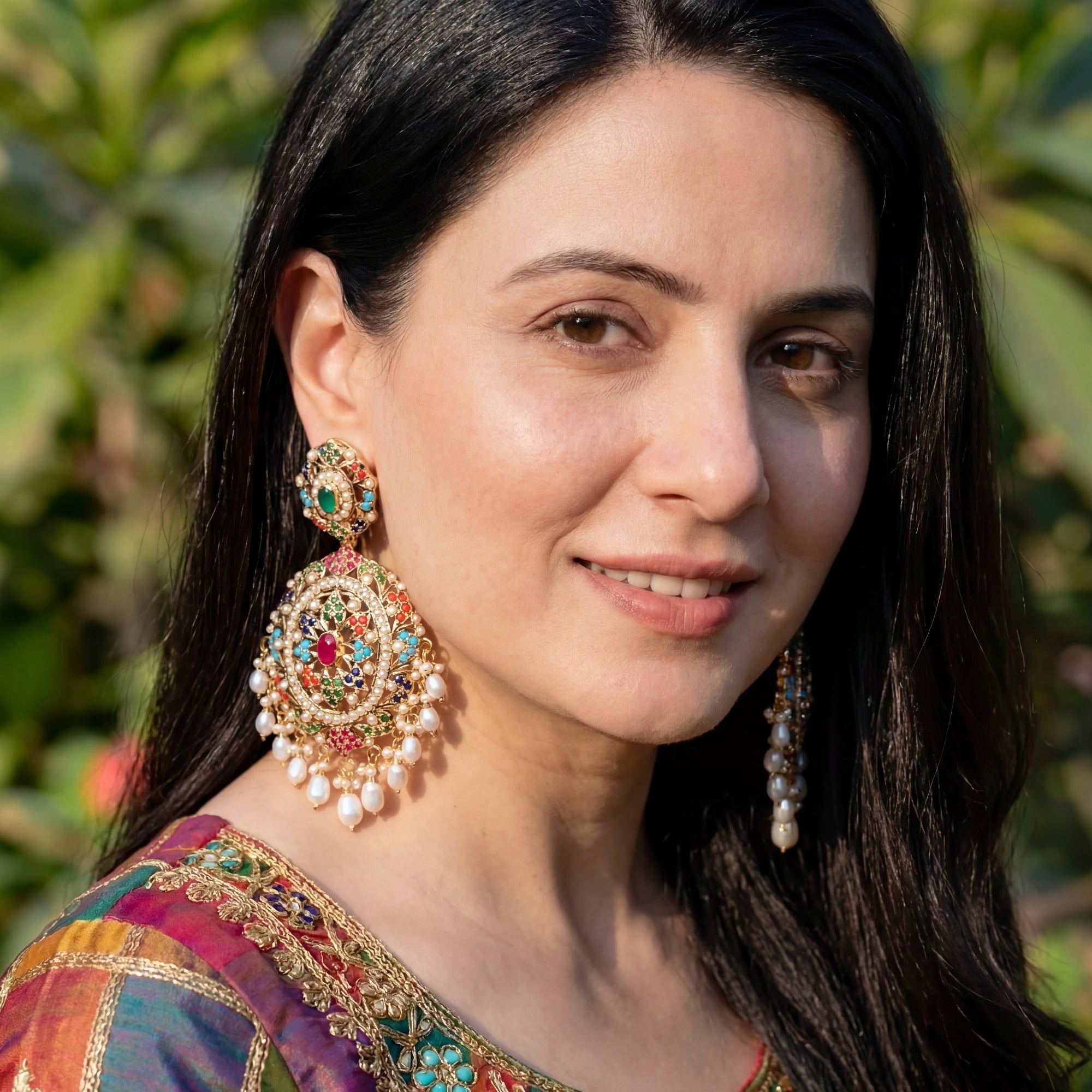 नवरतन जड़ाऊ इयररिंग्स गोल्ड प्लेटेड सिल्वर ER 061