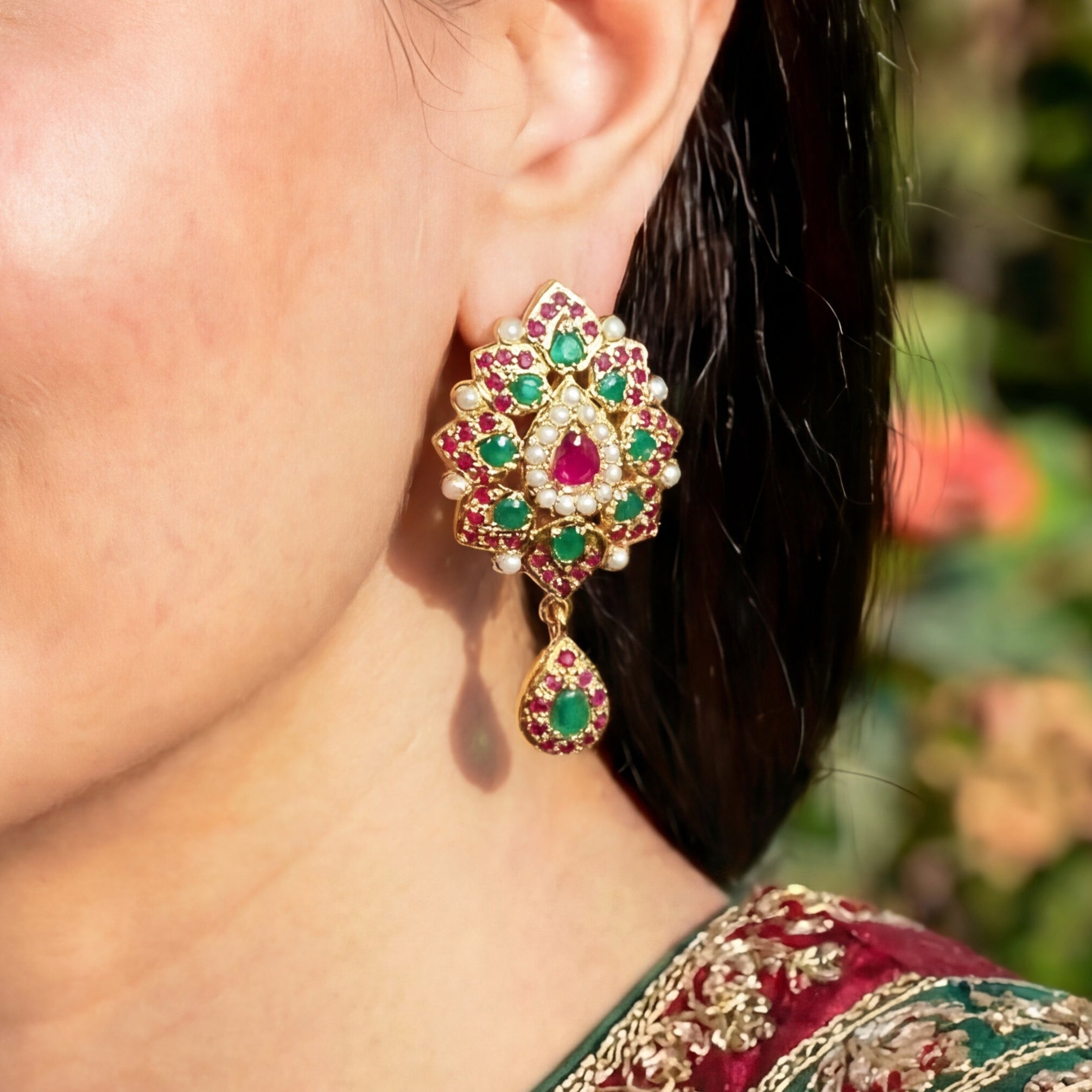 गोल्ड प्लेटेड सिल्वर ज्वेलरी | मल्टीकलर जड़ाऊ स्टड इयररिंग्स ER 211