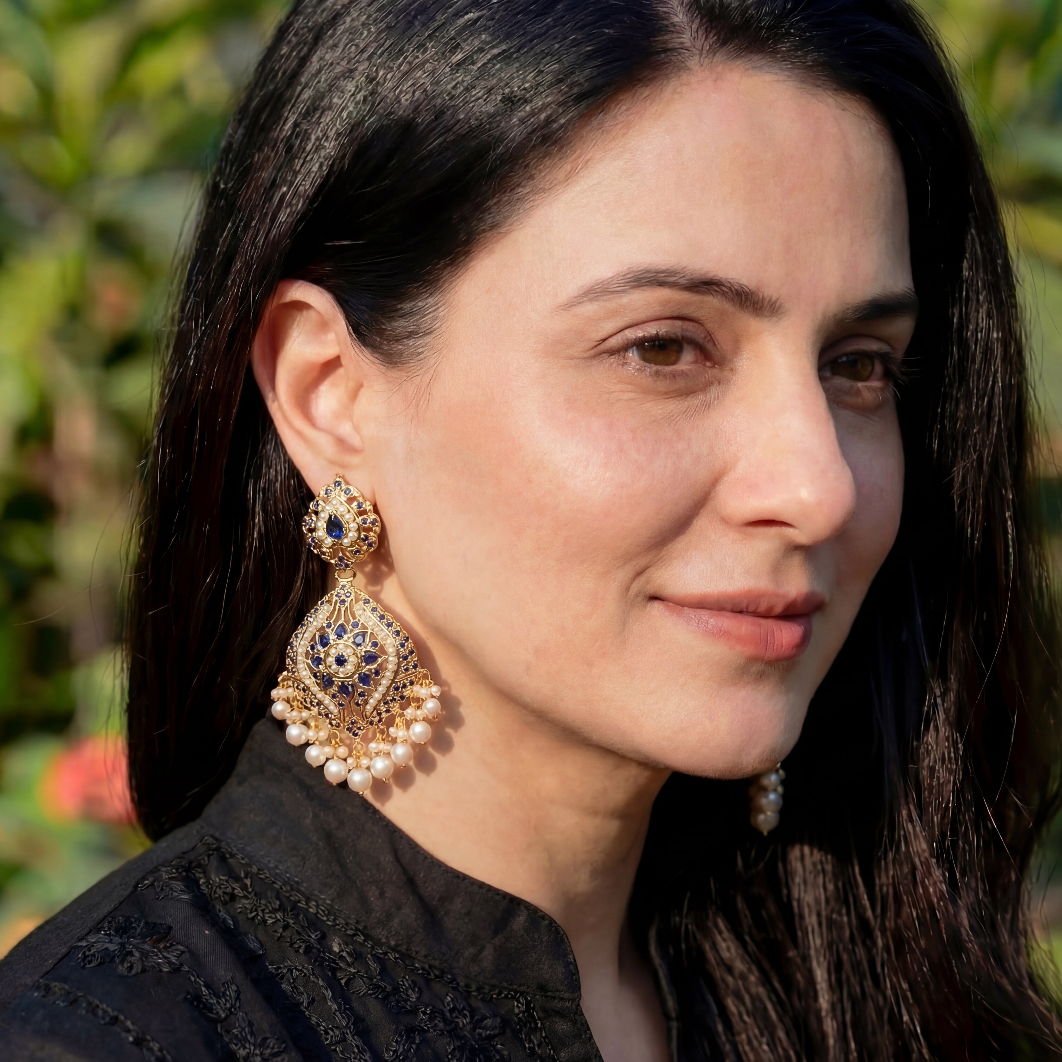 సఫైర్ పెర్ల్ కాంబినేషన్ ER 515లో 925 వెండిపై బంగారు పూత పూసిన చెవిపోగులు