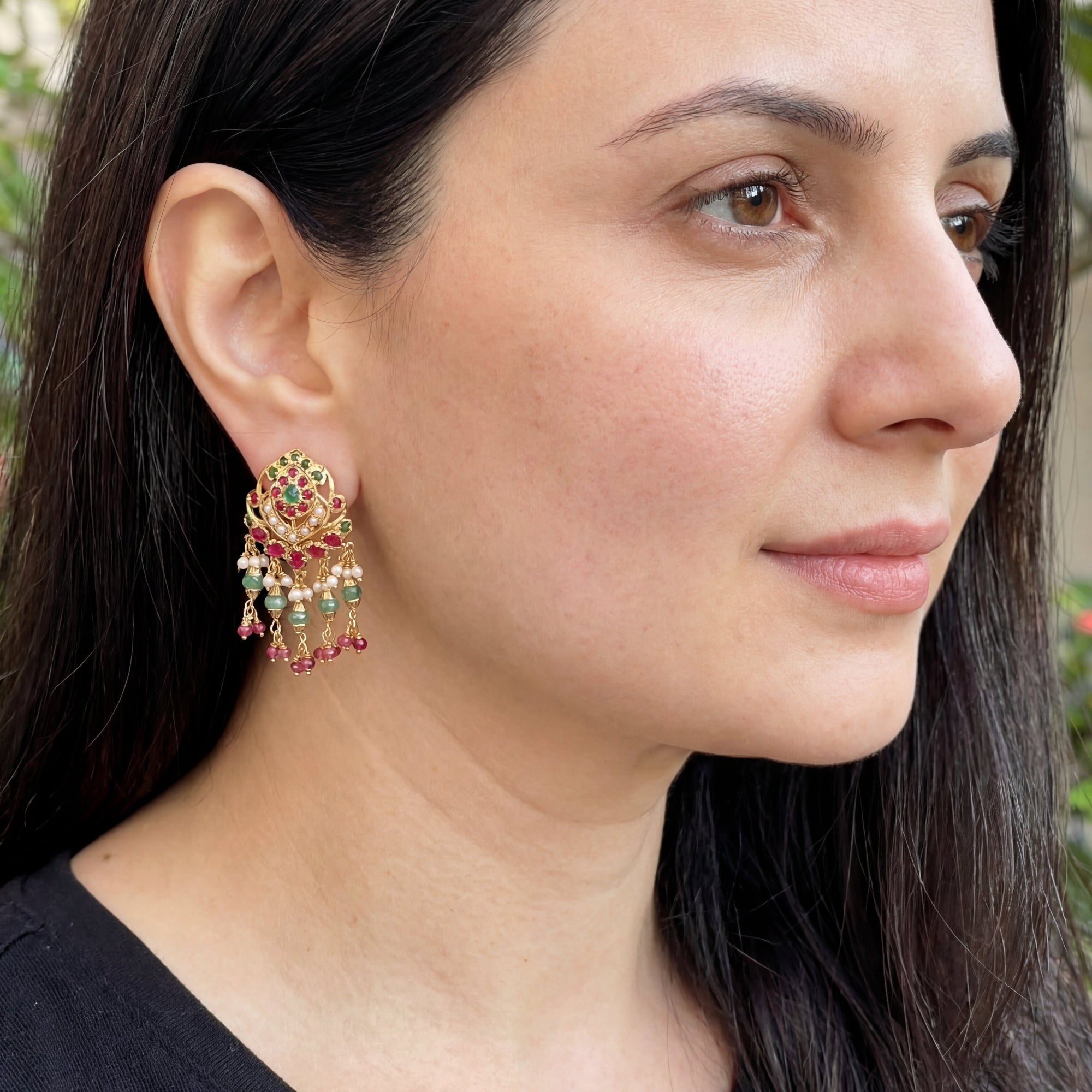 జదౌ టాప్స్ | రూబీ ఎమరాల్డ్ పెర్ల్ చెవిపోగులు | మహిళల కోసం ER 580