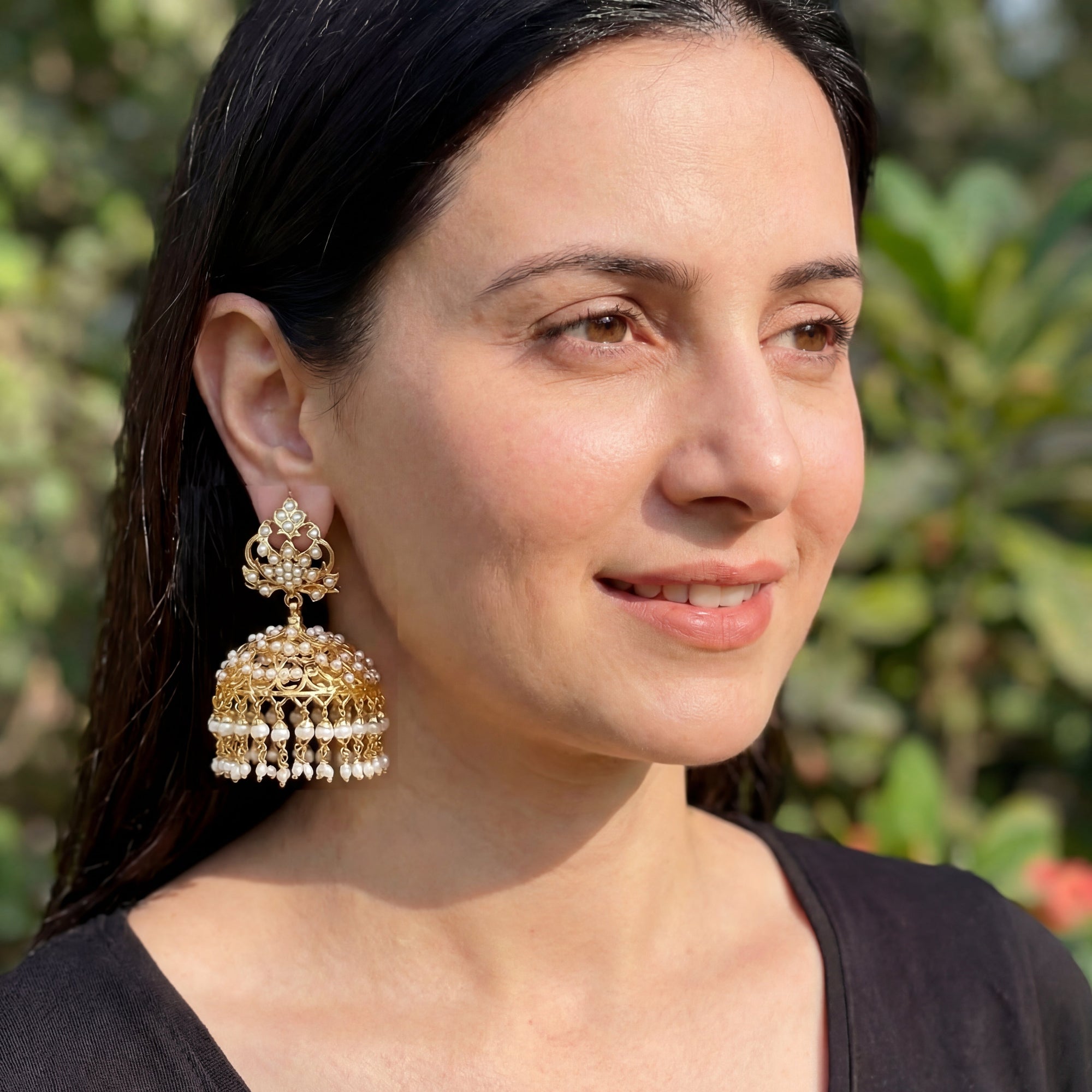 పురాతన ముత్యాల ఝుమ్కా | స్టెర్లింగ్ సిల్వర్పై పెద్ద జుమ్కా చెవిపోగులు | బంగారు పూత పూసిన ER 342