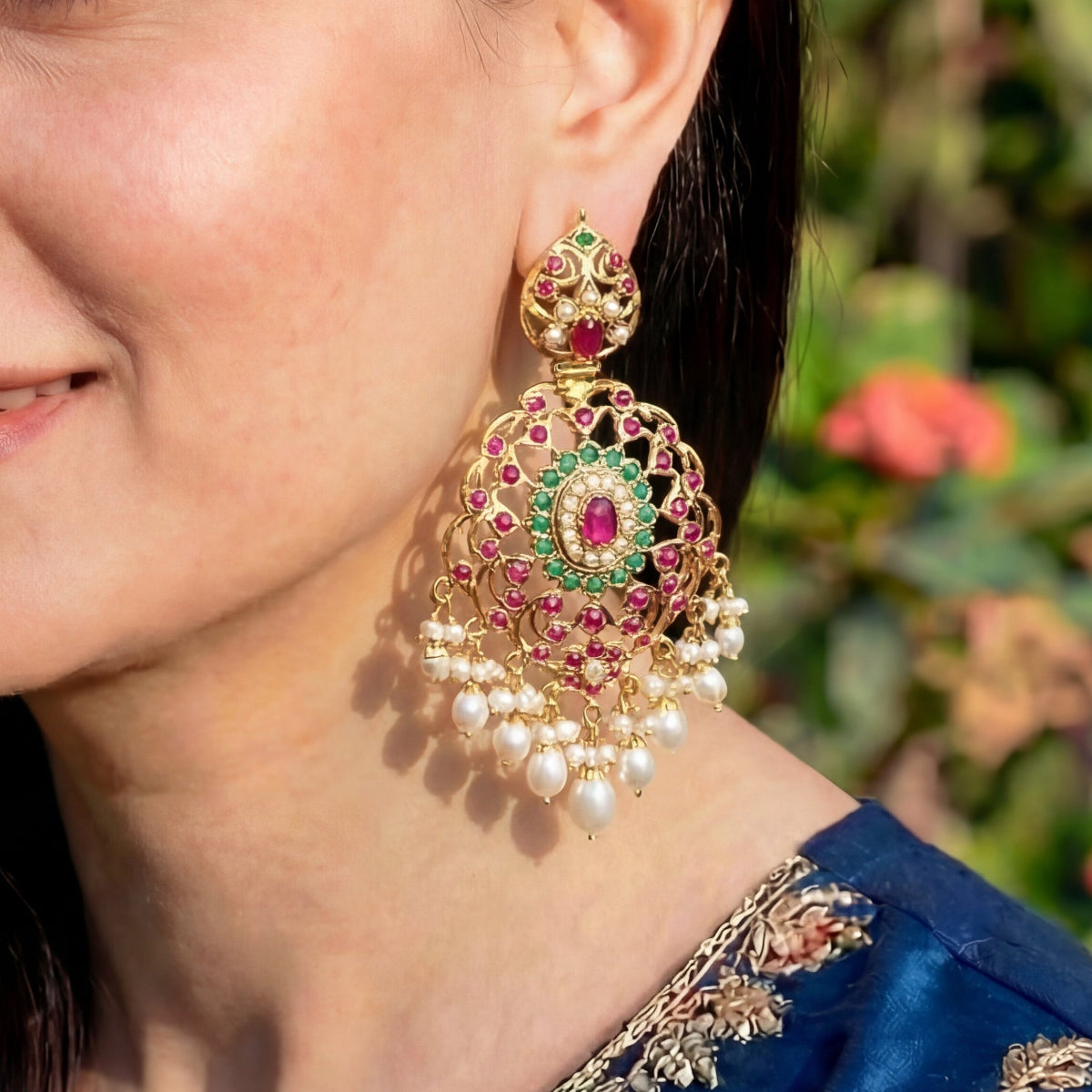 गोल्ड प्लेटेड मल्टीकलर जड़ाऊ इयररिंग्स सिल्वर में ER 046