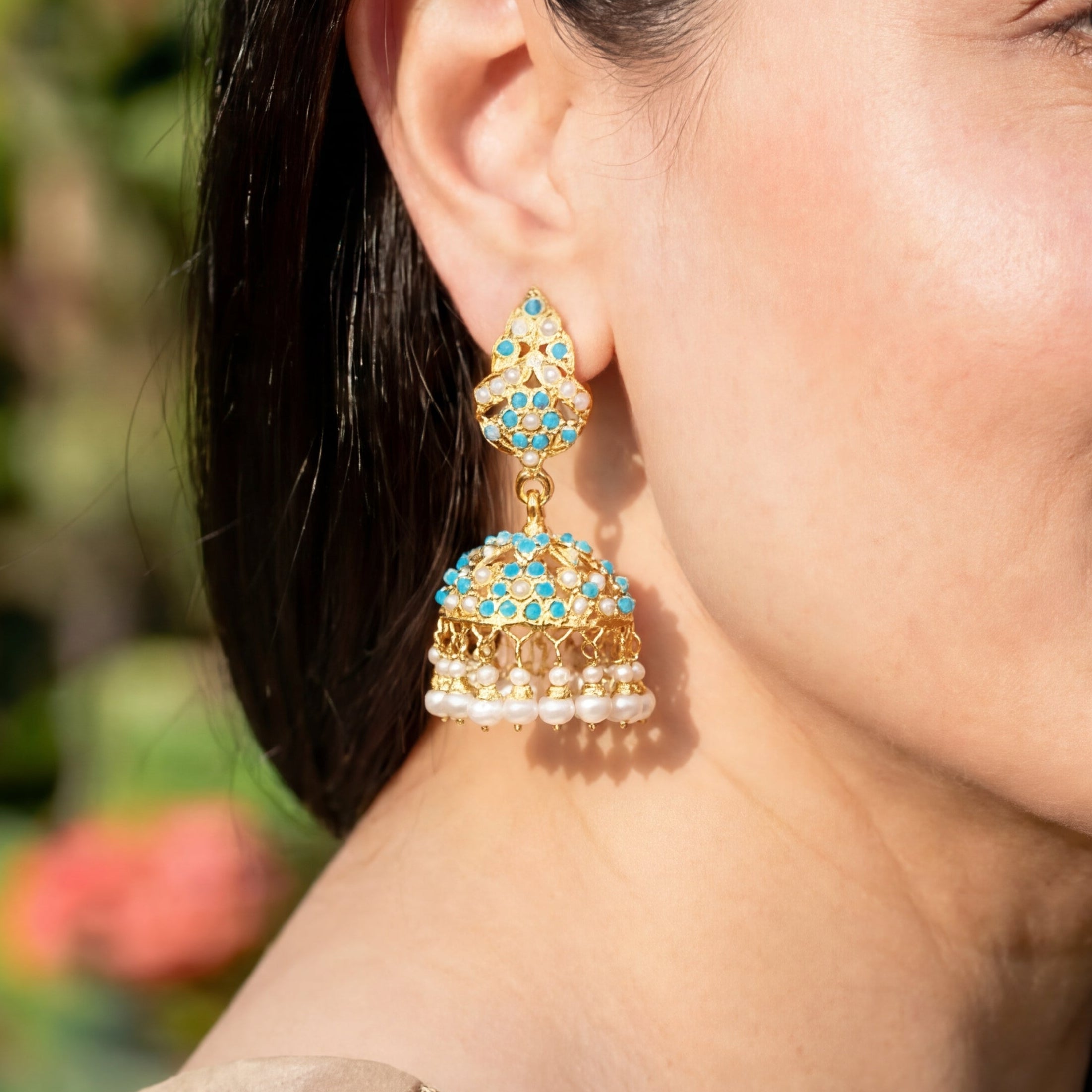 फिरोजा झुमकी | स्टर्लिंग सिल्वर पर गोल्ड प्लेटेड | महिलाओं के लिए ER 613