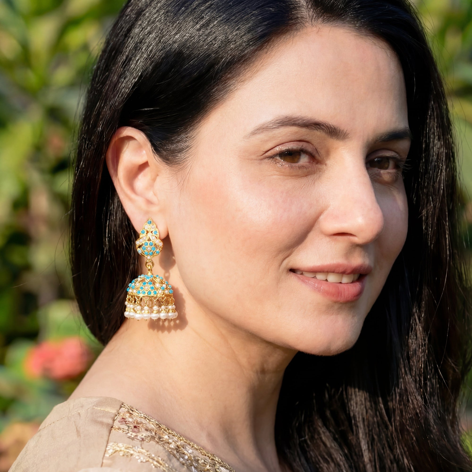 फिरोजा झुमकी | स्टर्लिंग सिल्वर पर गोल्ड प्लेटेड | महिलाओं के लिए ER 613