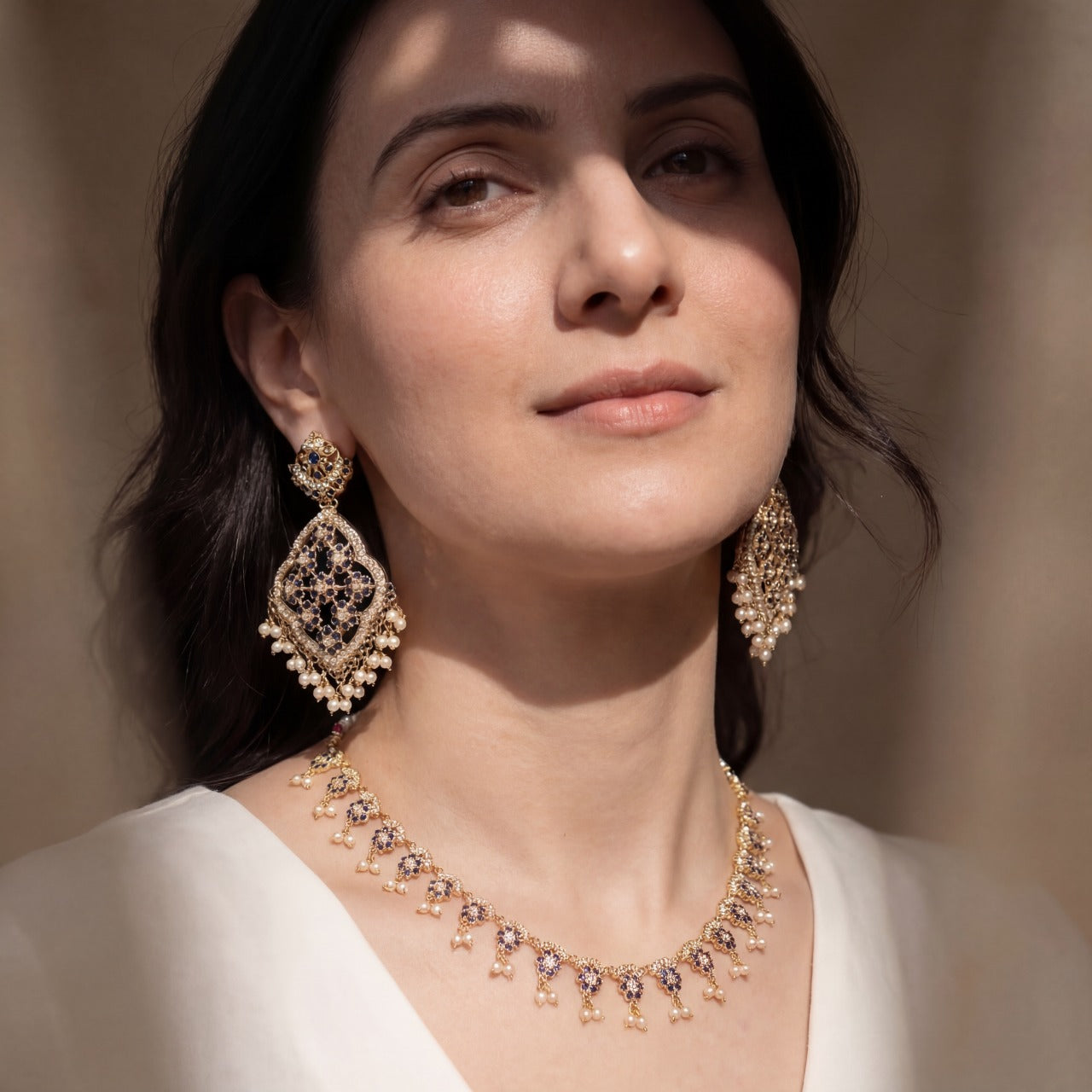 सुंदर नीलम हार | स्टेटमेंट फ्लोरल इयररिंग्स | महिलाओं के लिए NS 337