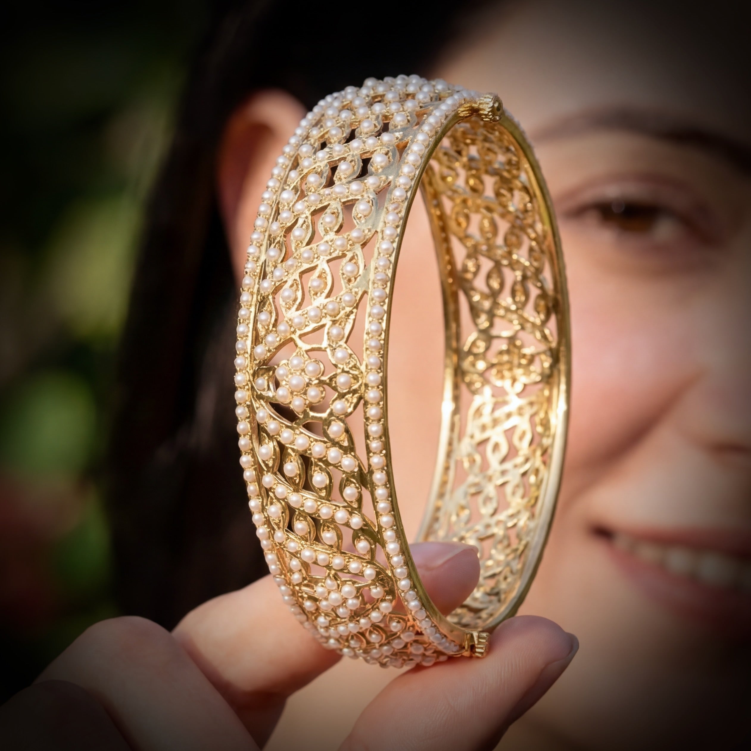 महिलाओं के लिए मोती कड़ा | जटिल रूप से हस्तनिर्मित चूड़ियाँ BG 068A