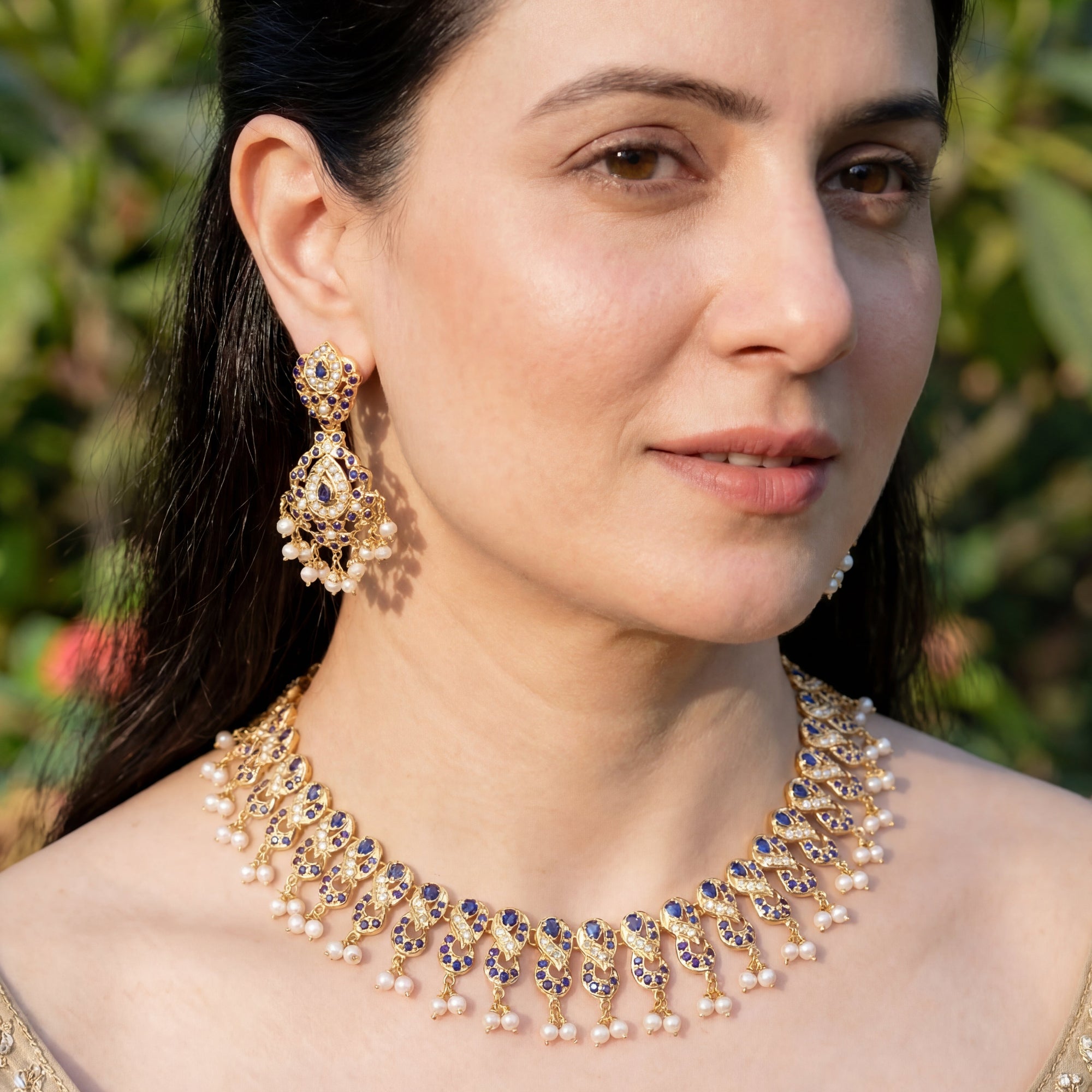 गोल्ड प्लेटेड जड़ाऊ सेट | सिल्वर बेस्ड | नीलम और मोती के आभूषण NS 260