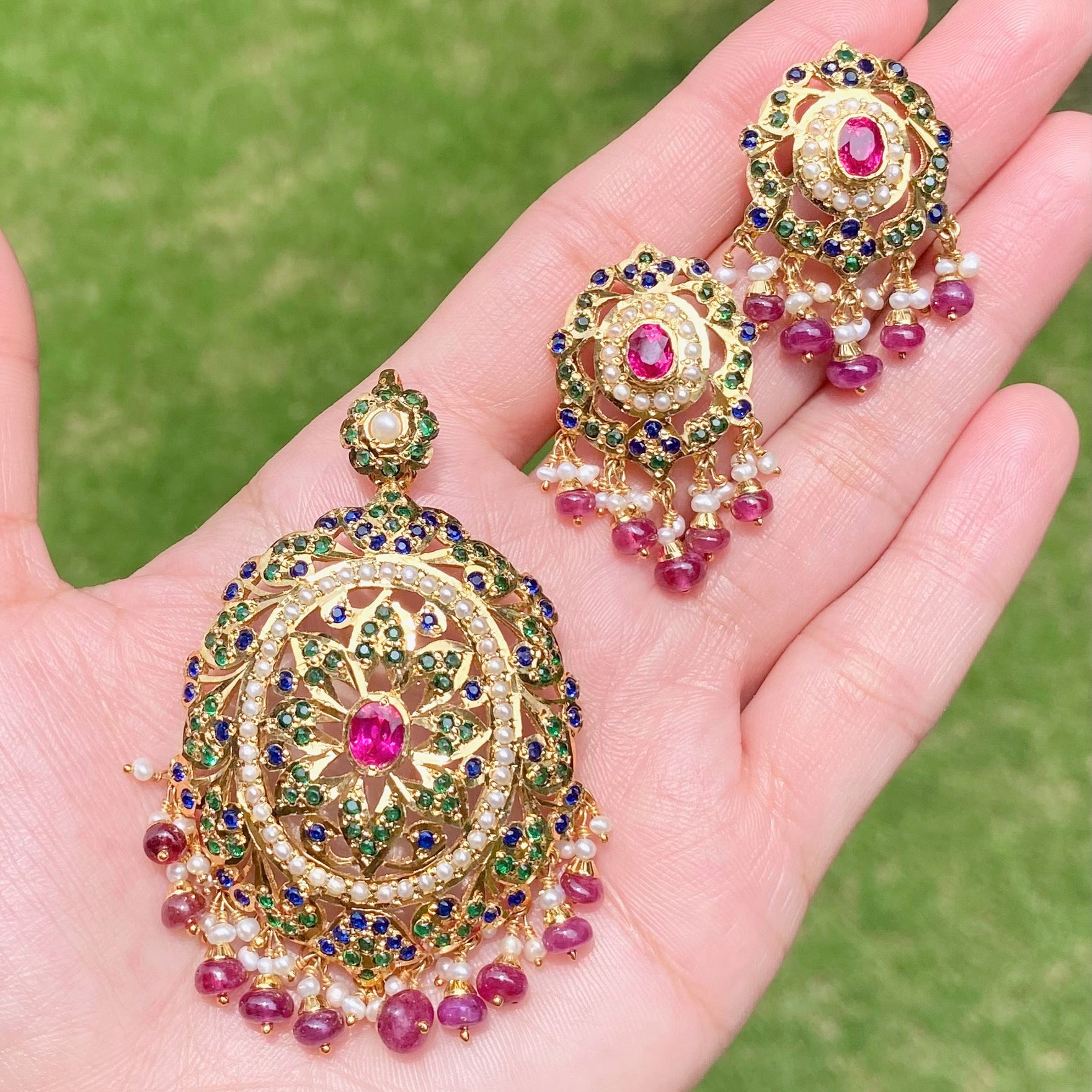 multicoloured jadau pendant set
