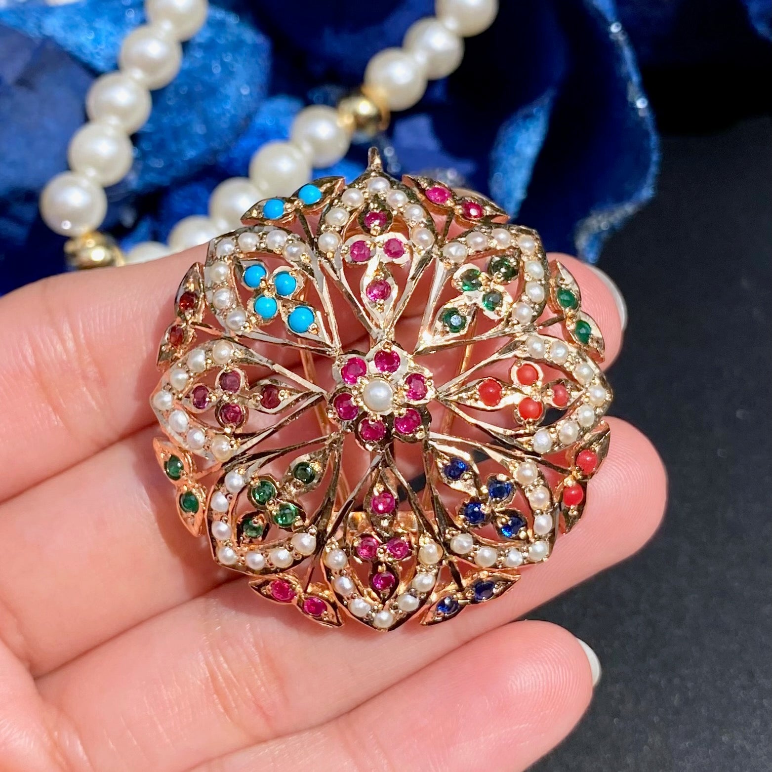 big round jadau tops