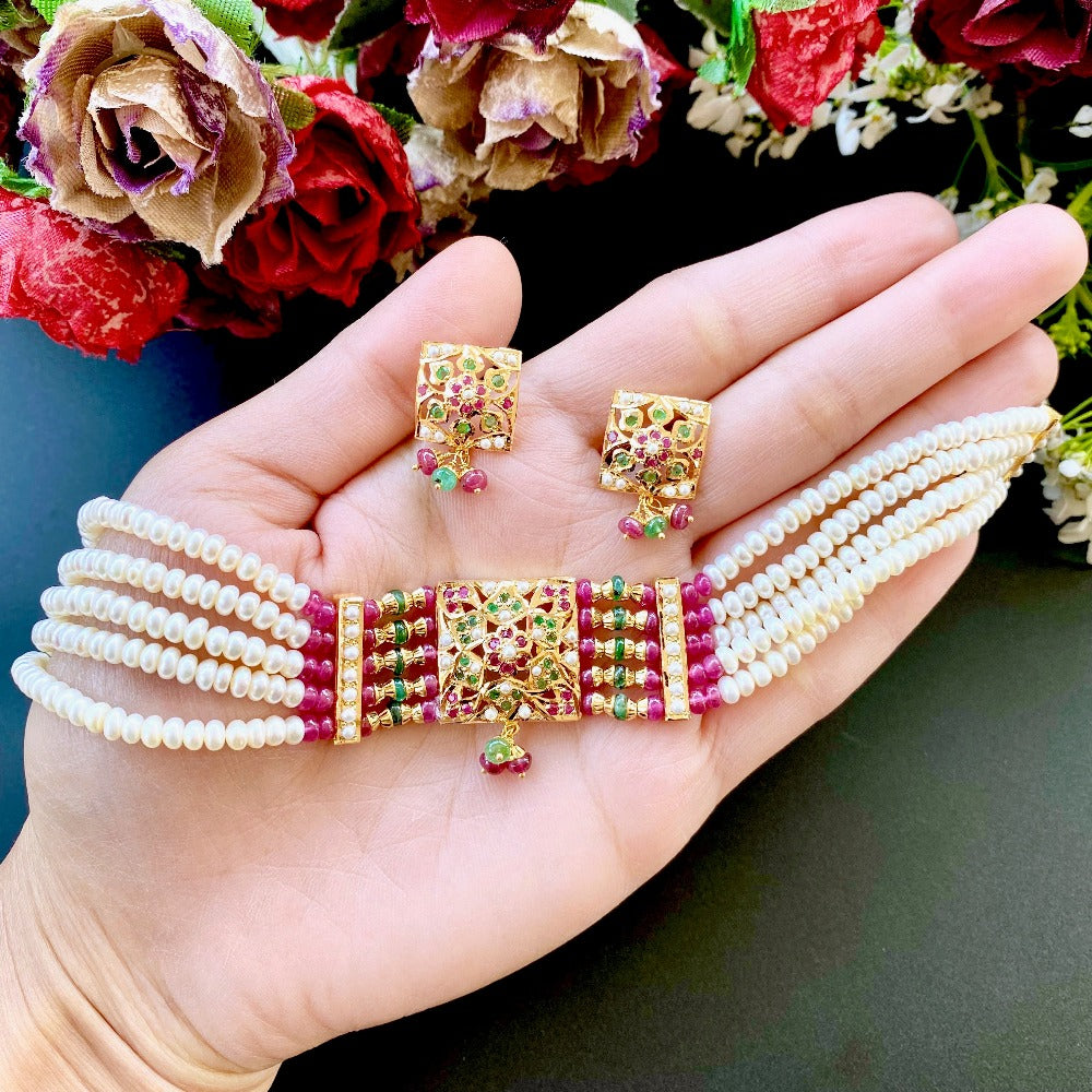 Classy Jadau Choker Set in 22k Gold GNS 031