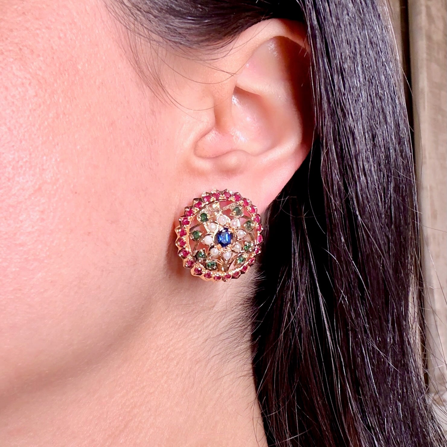 round stud earrings