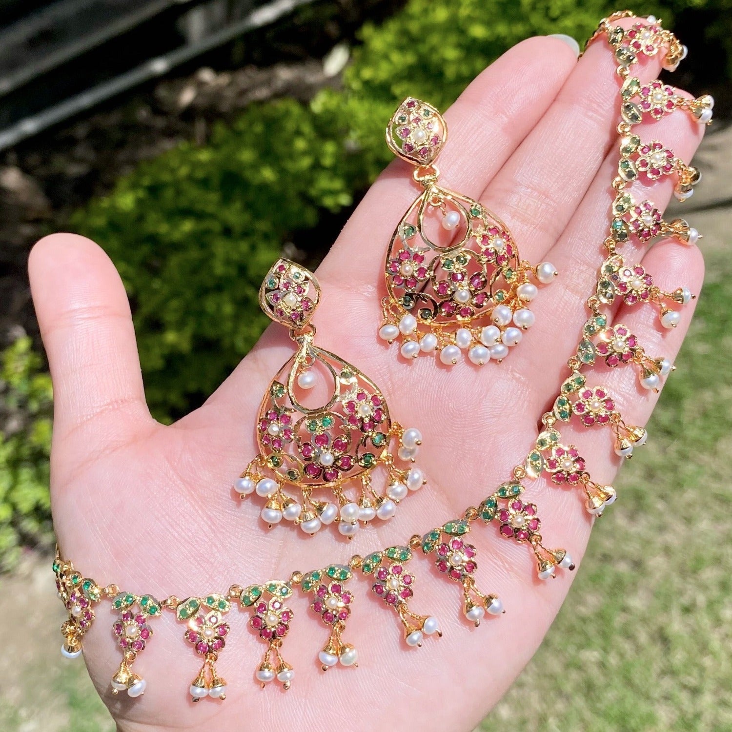 delicate jadau necklace