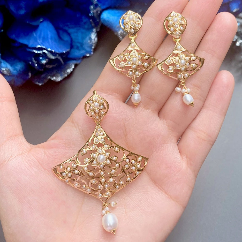 Gold locket store earrings sets