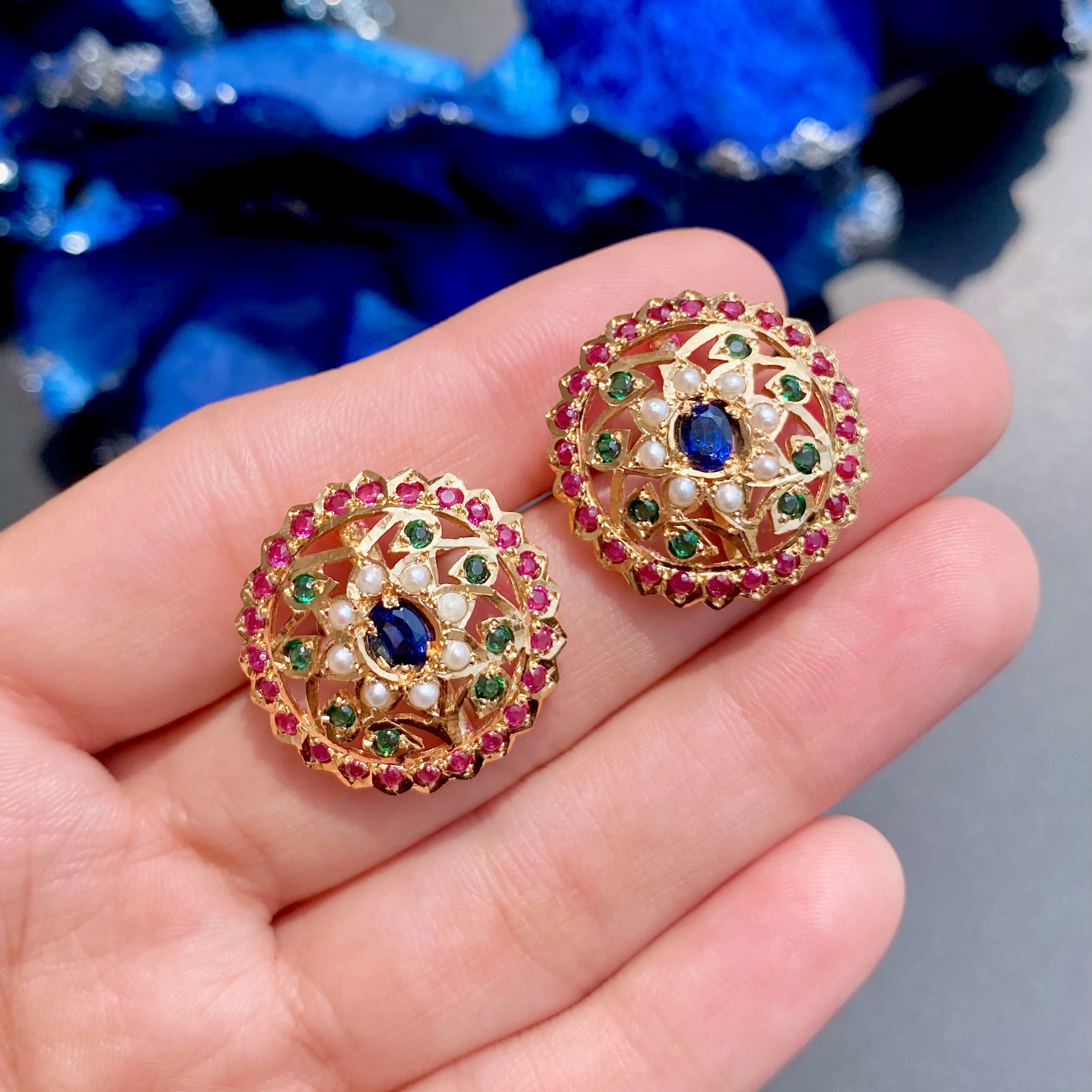 round stud earrings