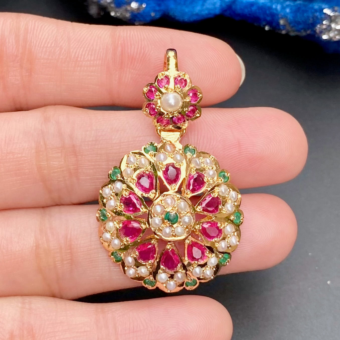 Alluring Jadau Pendant Set | Large Round Stud Earrings with Pendant PS 122