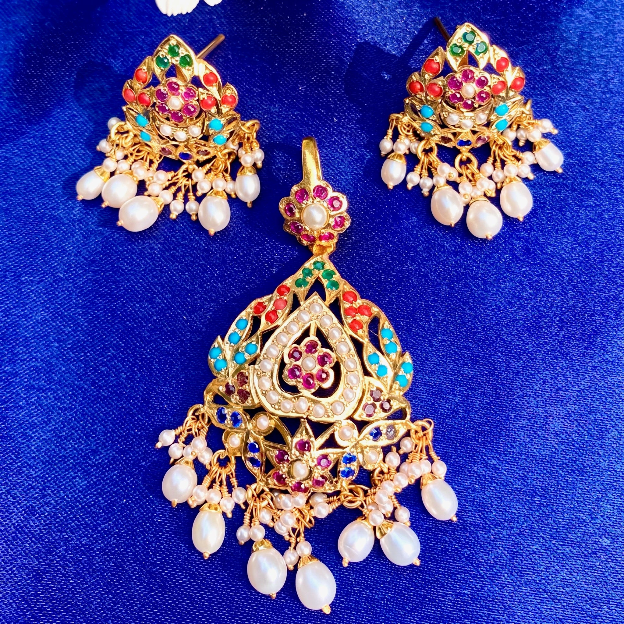 gold plated pendant set navrattan