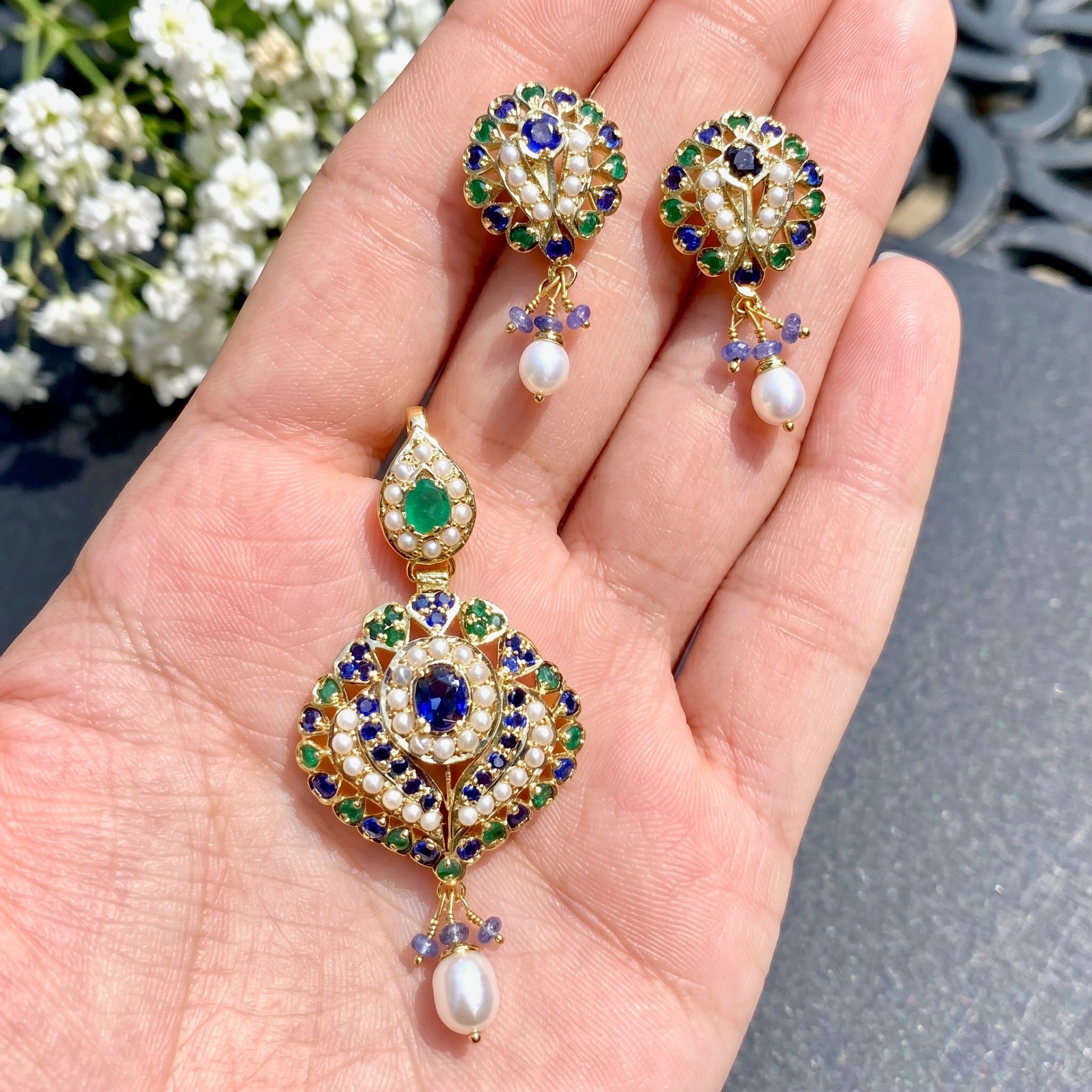 small jadau gold plated pendant set