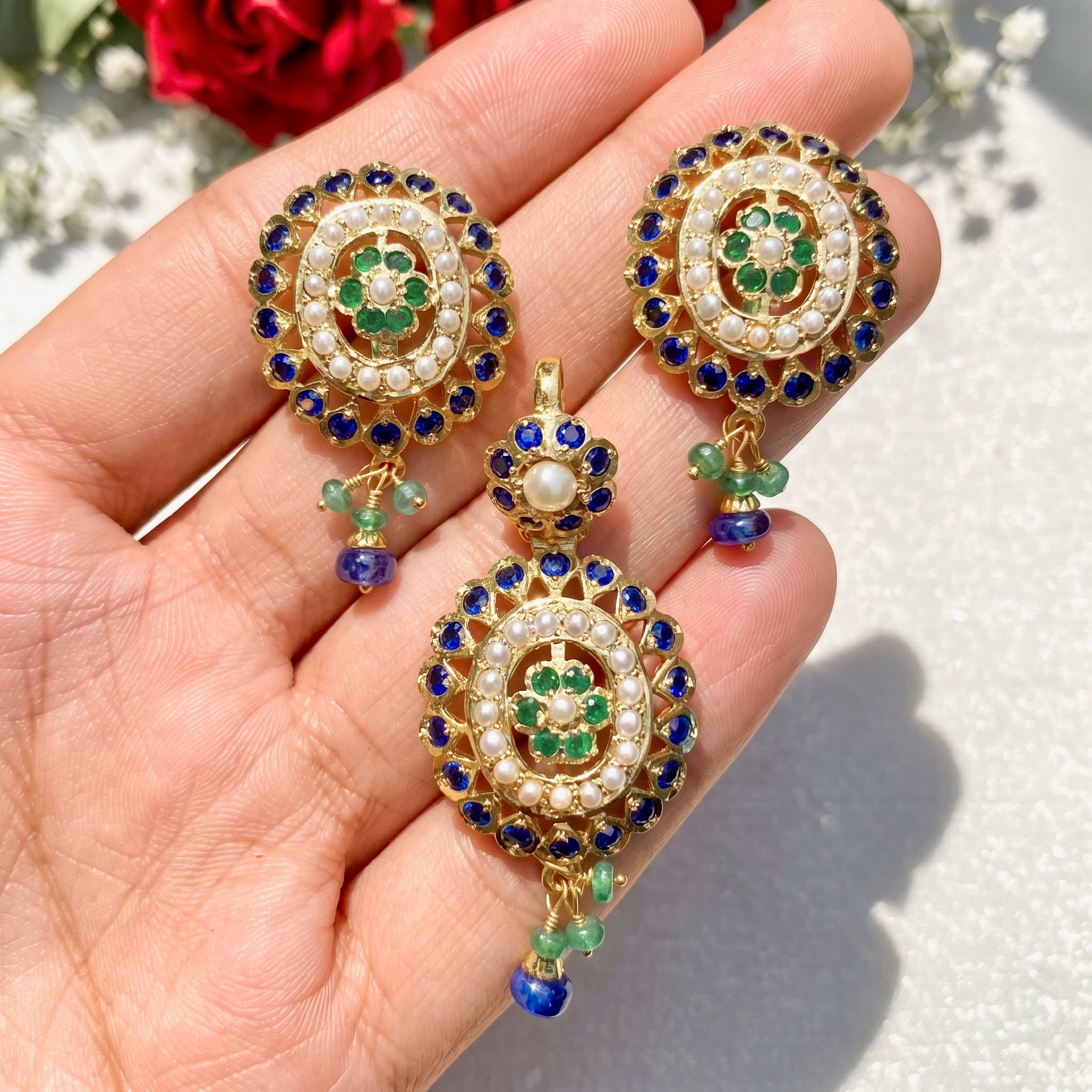 jadau pendant set with blue and green colors
