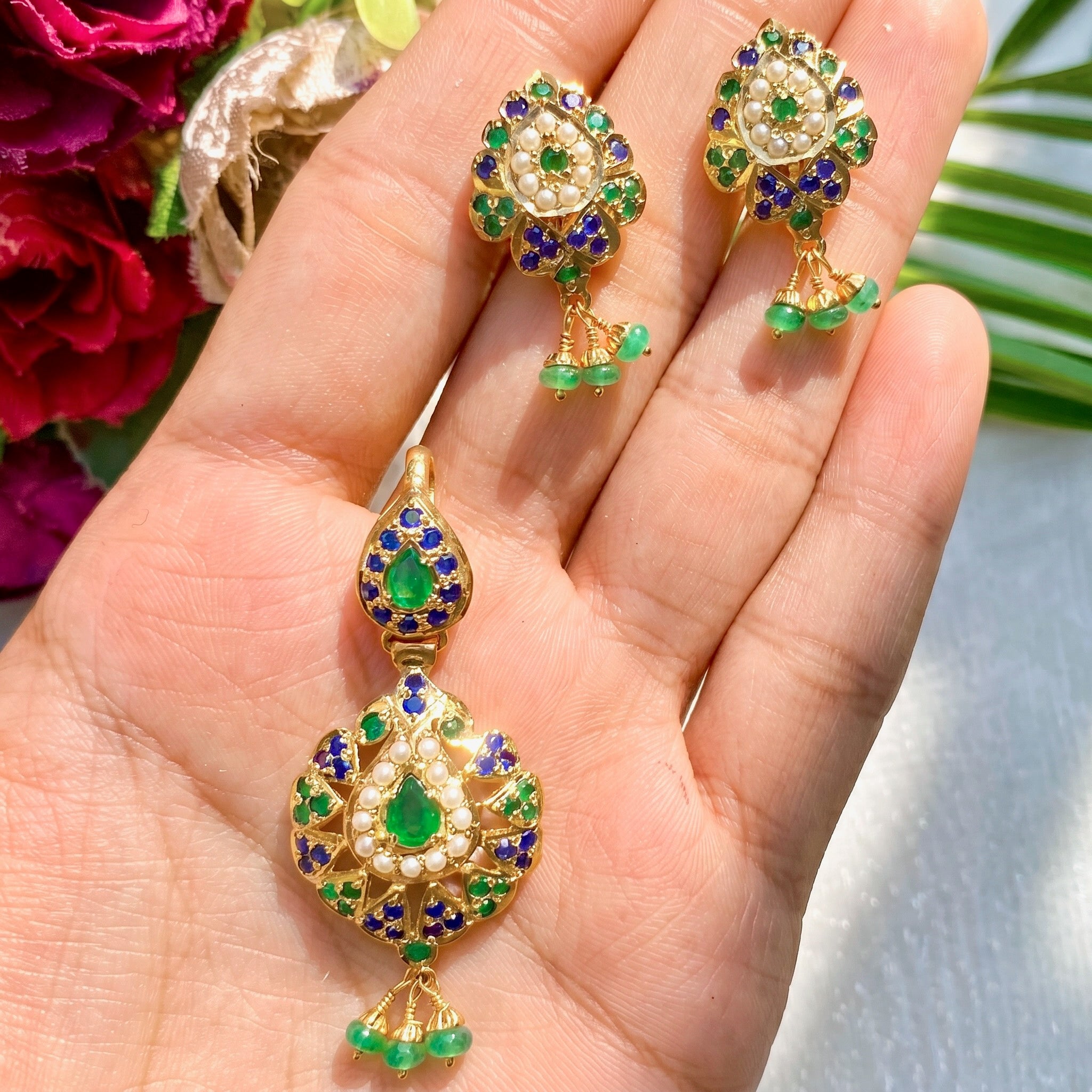 small pendant set for gifting